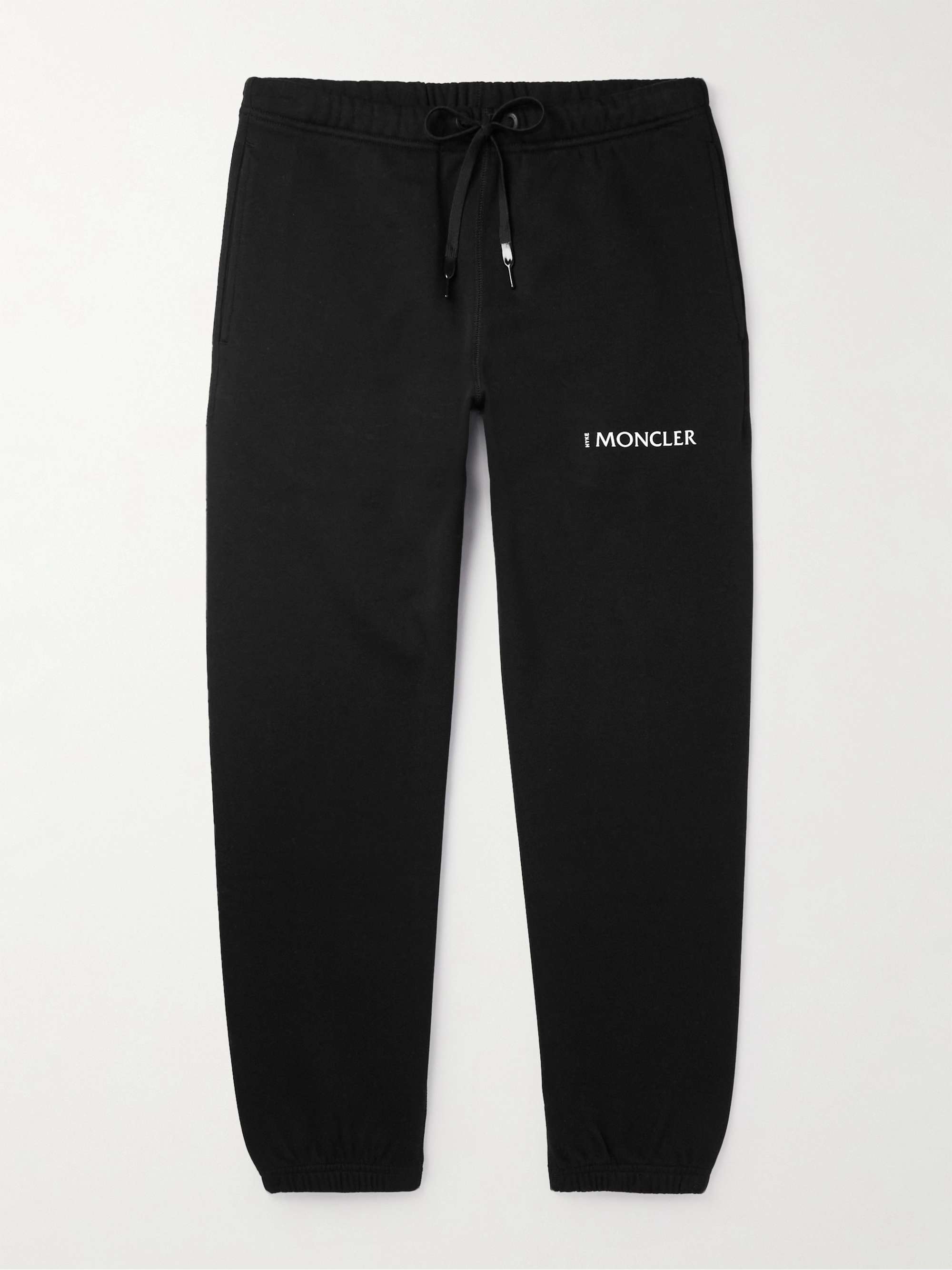 + HYKE コットン混ジャージー テーパードスウェットパンツ ロゴプリント入り