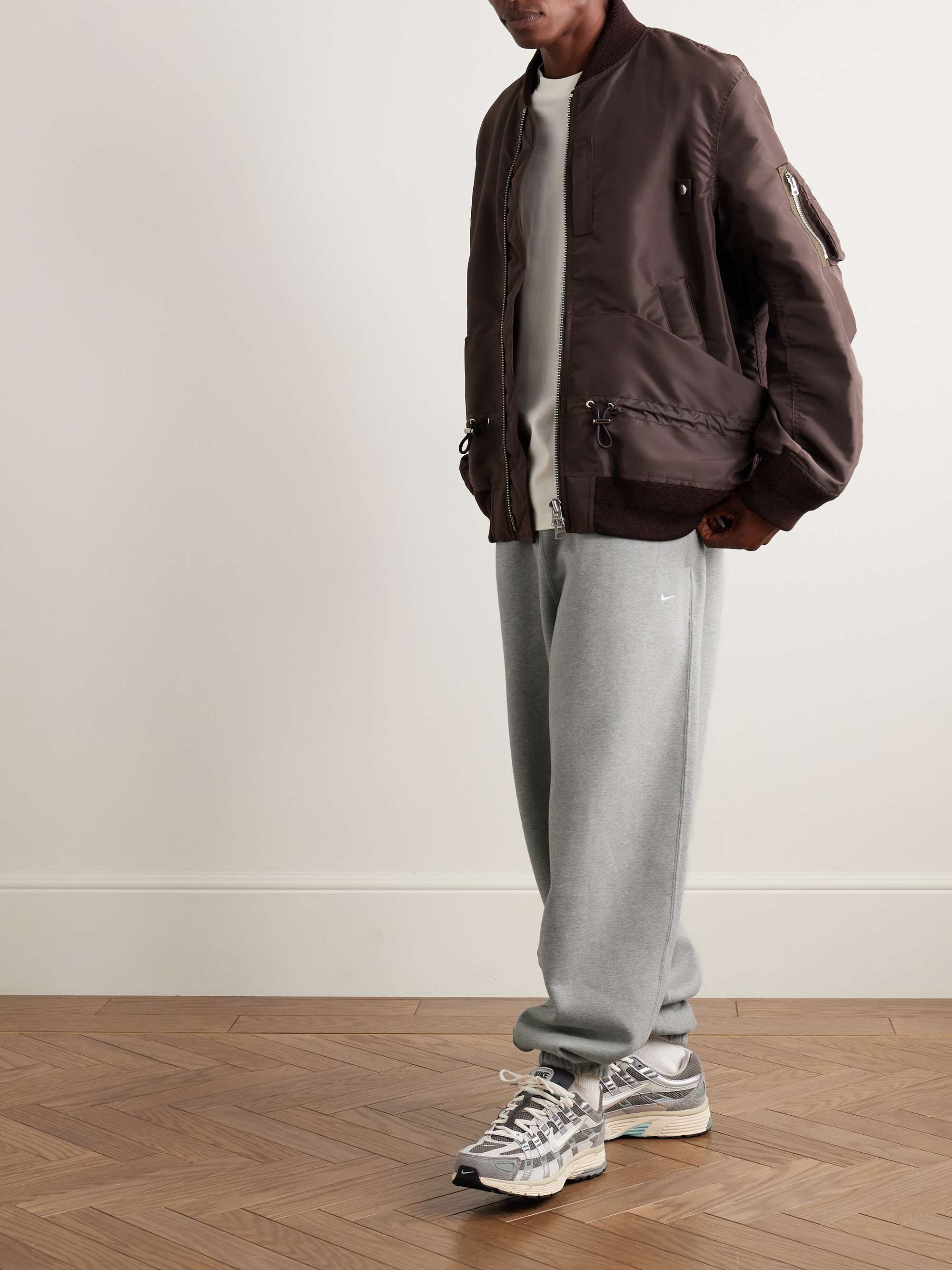 NIKE