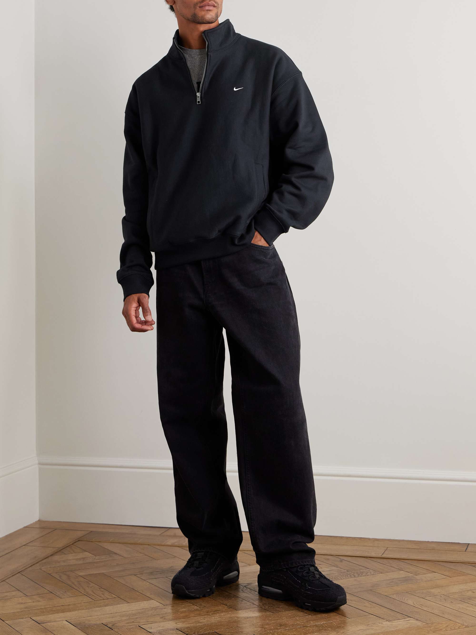 NIKE