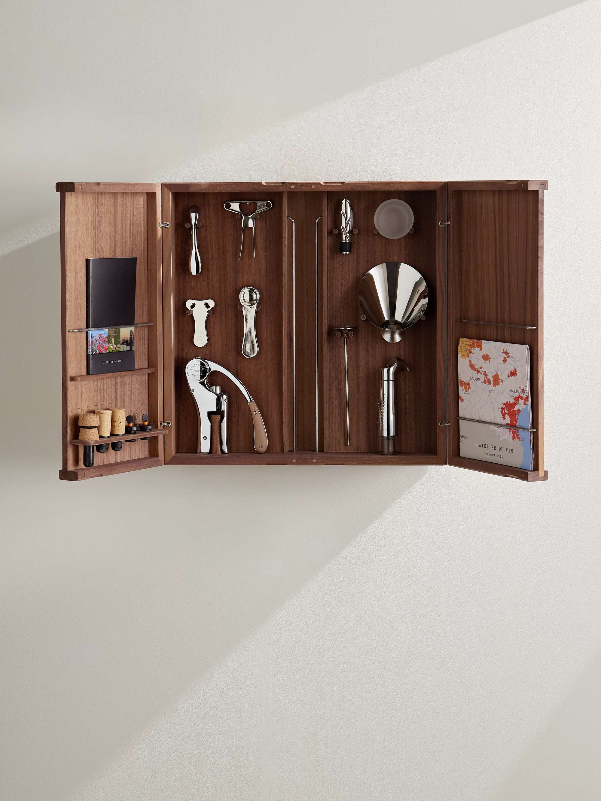 L'ATELIER DU VIN Wine-Lover's Curiosities Cabinet