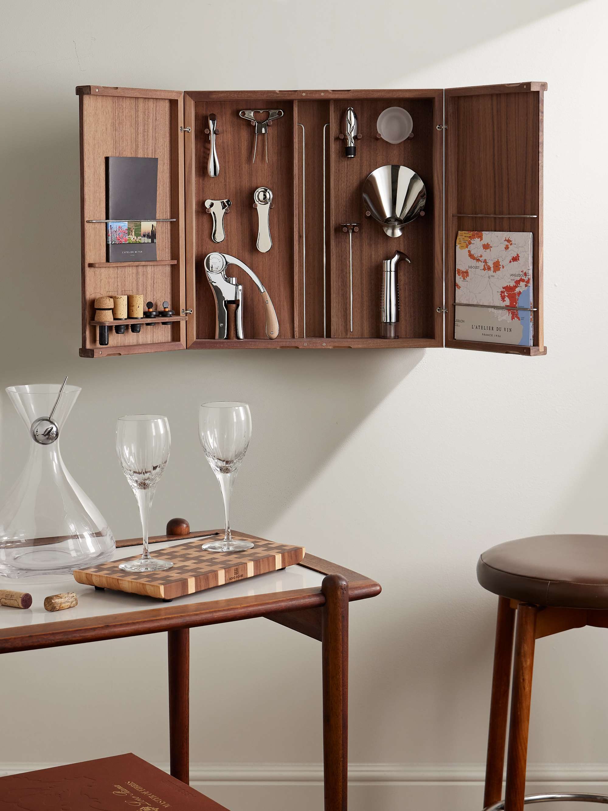 L'ATELIER DU VIN Wine-Lover's Curiosities Cabinet