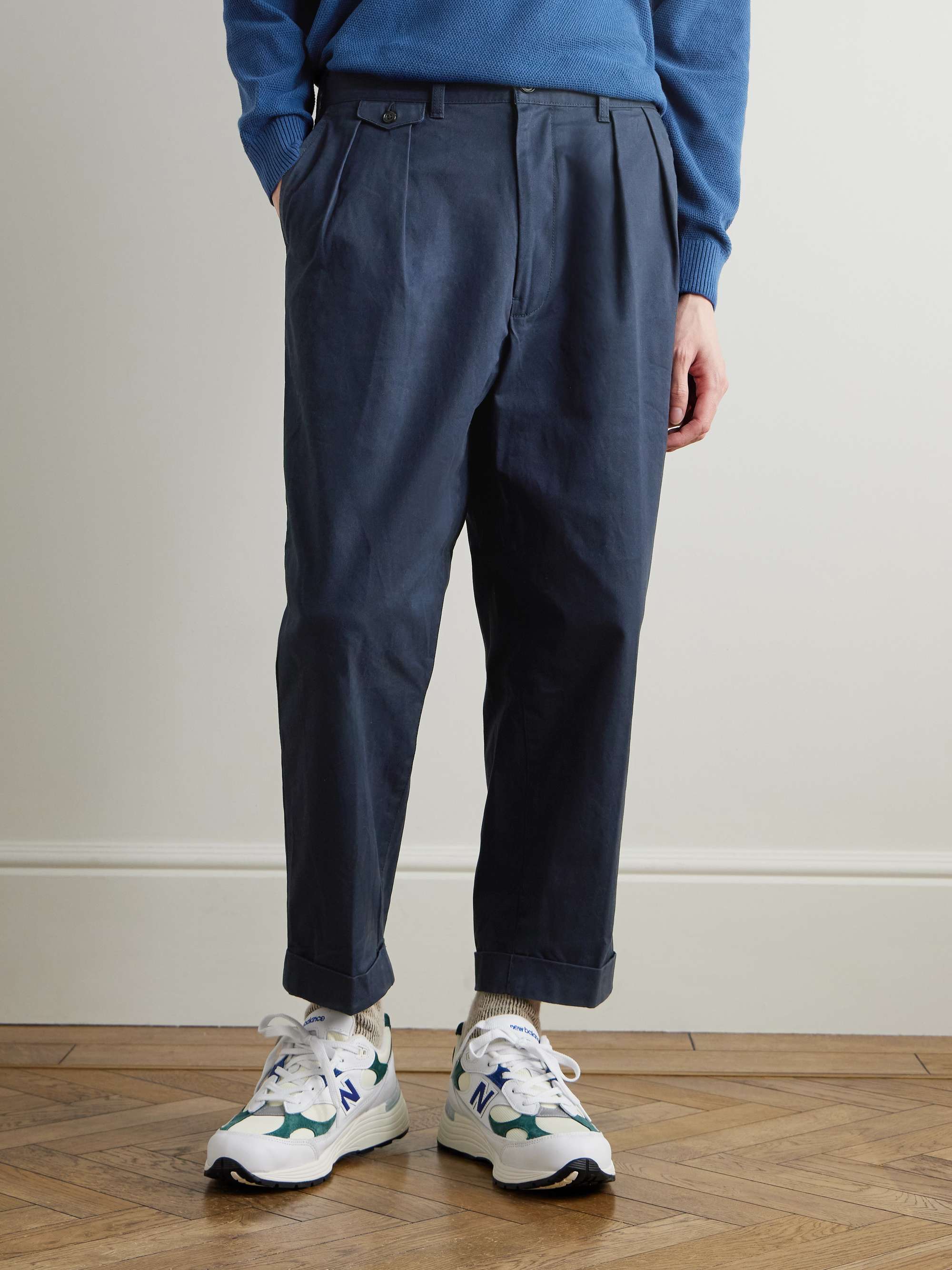 BEAMS PLUS بنطال من مزيج من قطن التويل بقصة تضيق تدريجياً وطيات