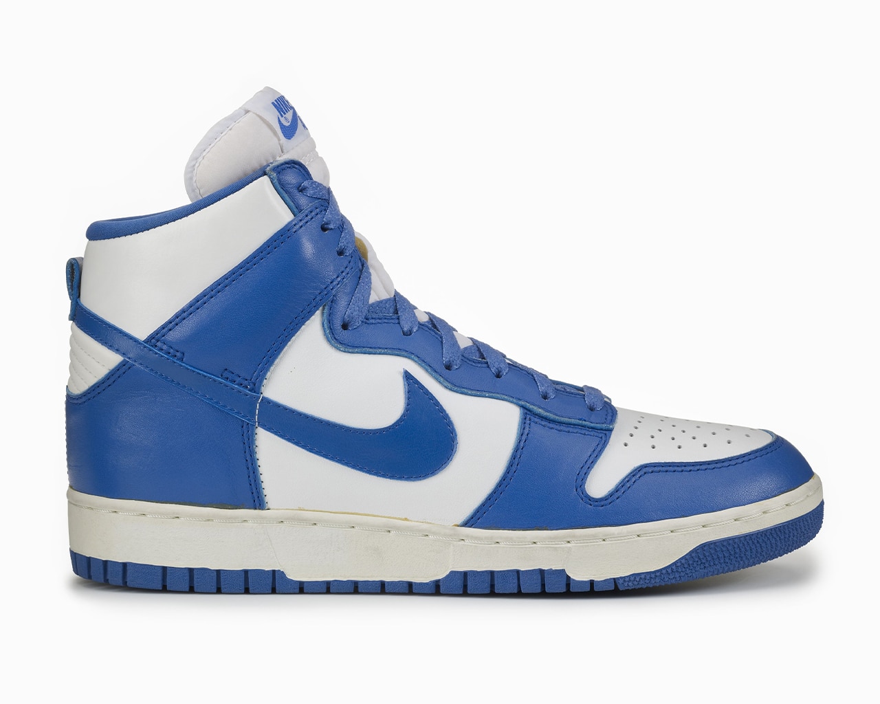 jordan dunks mid