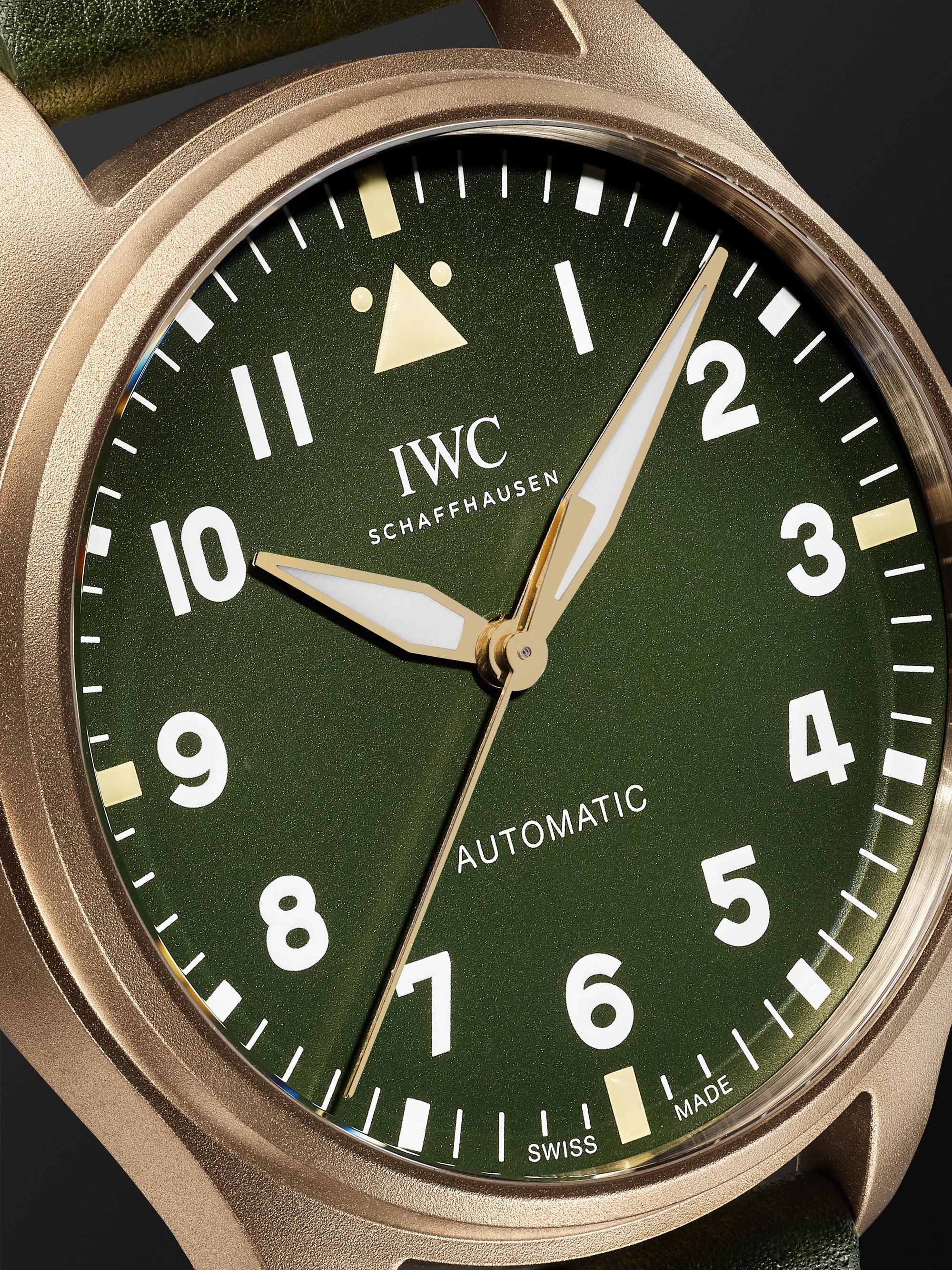 IWC SCHAFFHAUSEN ساعة Big Pilot's Spitfire أوتوماتيكية من البرونز والجلد بقُطر 43 مم، الرقم المرجعي IW329702