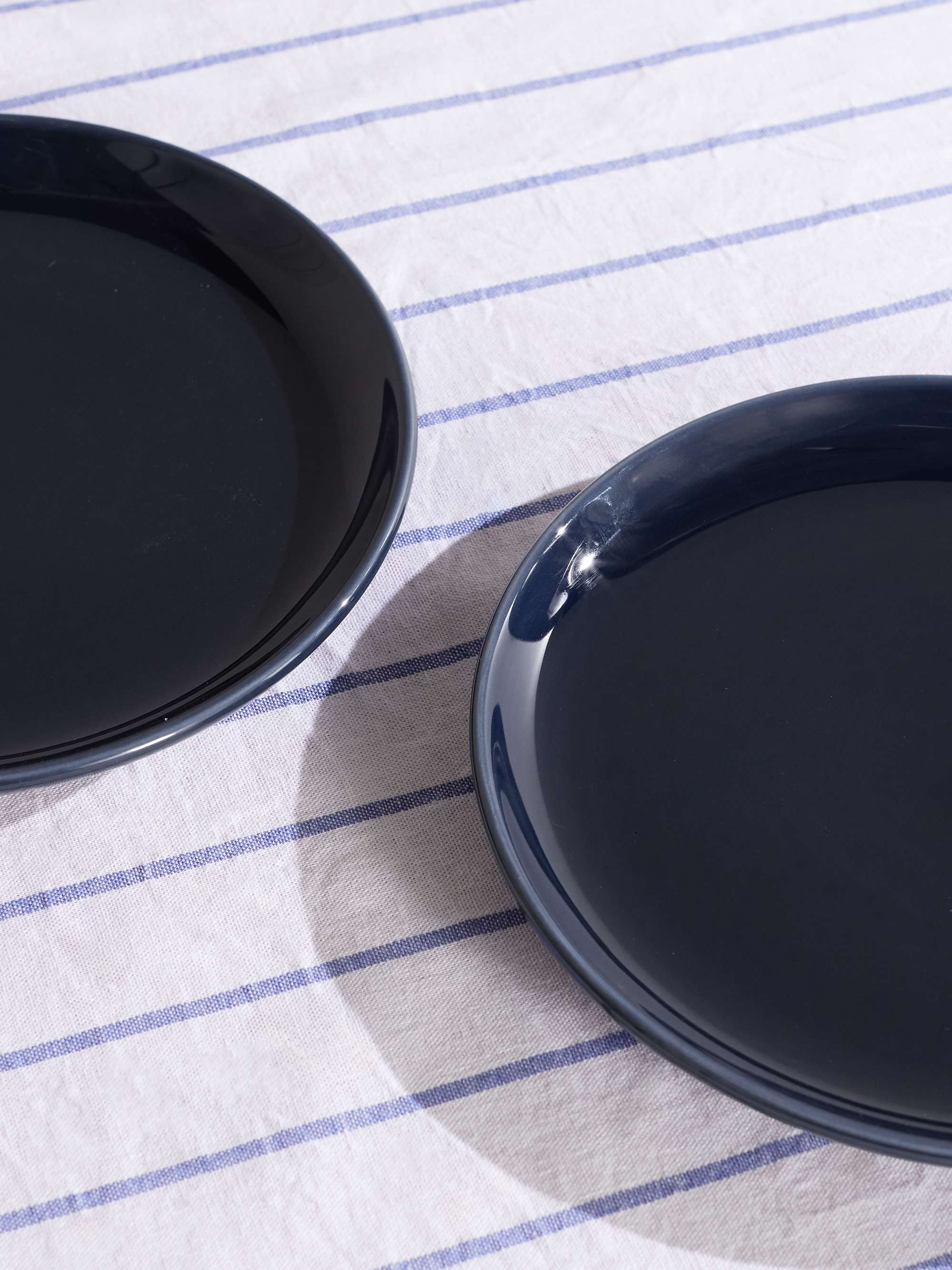 R+D.LAB Set of Two Small Bilancia Glazed Ceramic Plates