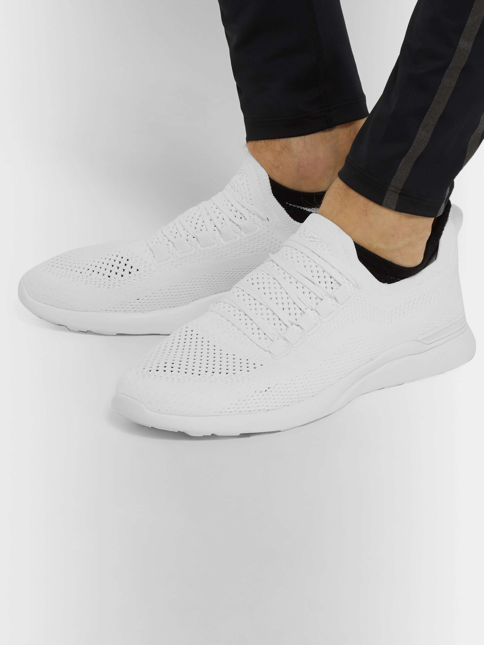 APL ATHLETIC PROPULSION LABS حذاء سنيكرز للركض Breeze من قماش TechLoom