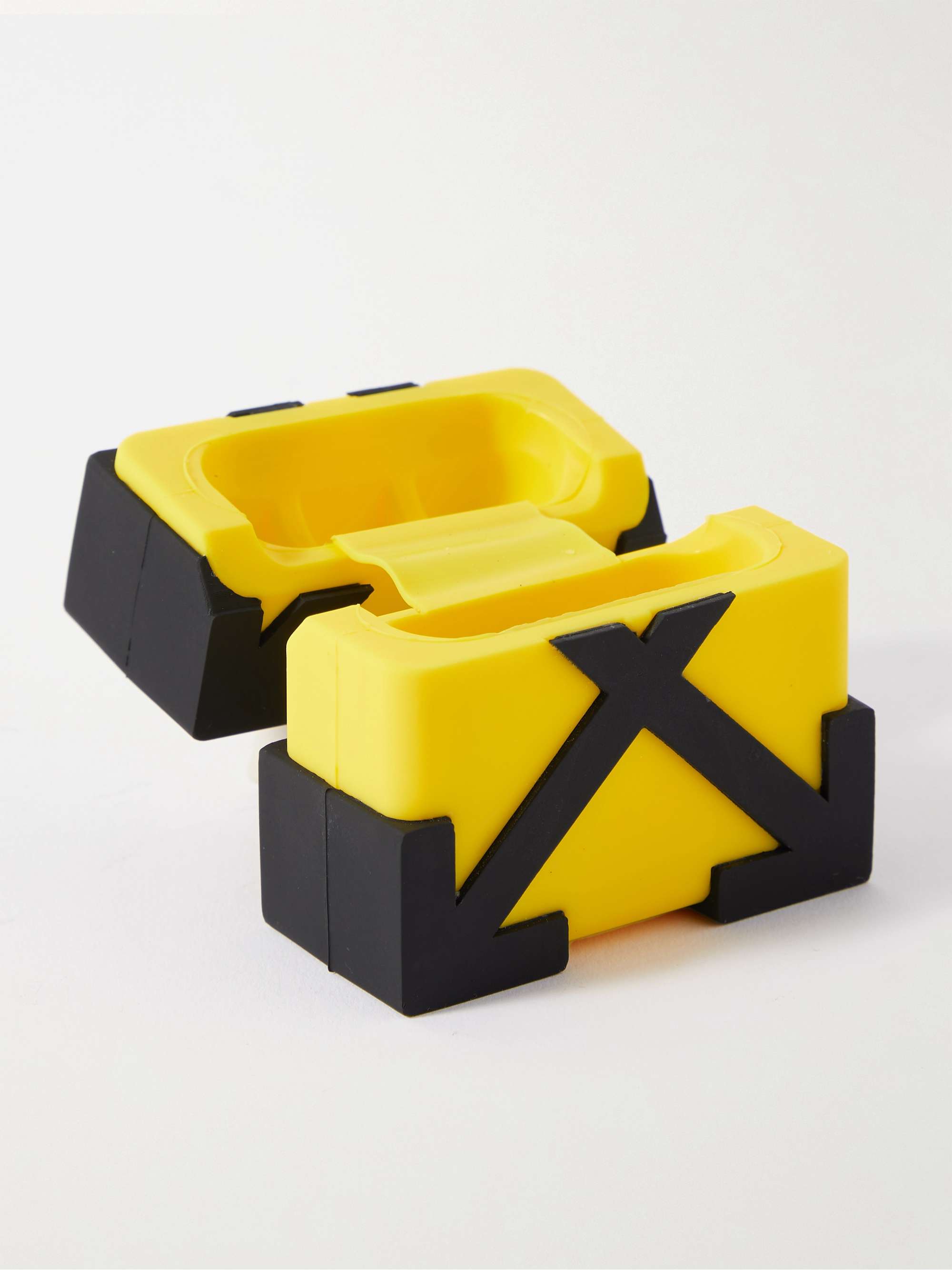 OFF-WHITE Arrow AirPods Case