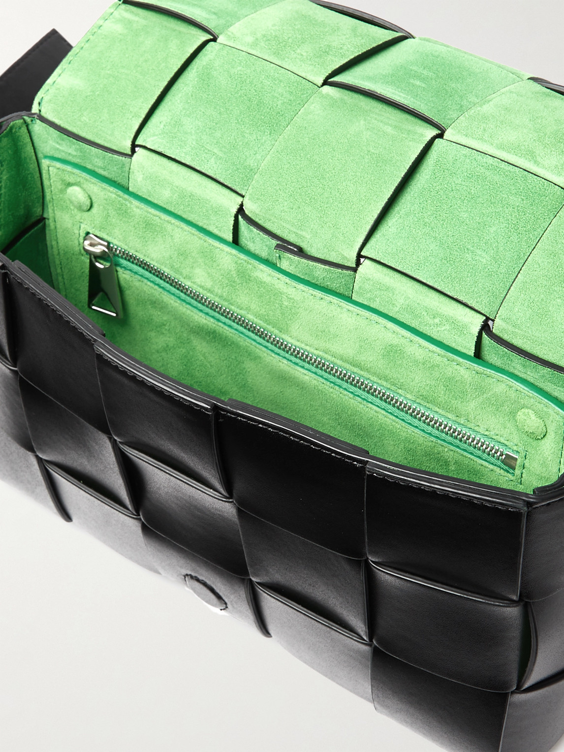 Bottega Veneta Intrecciato Leather Messenger Bag In Green