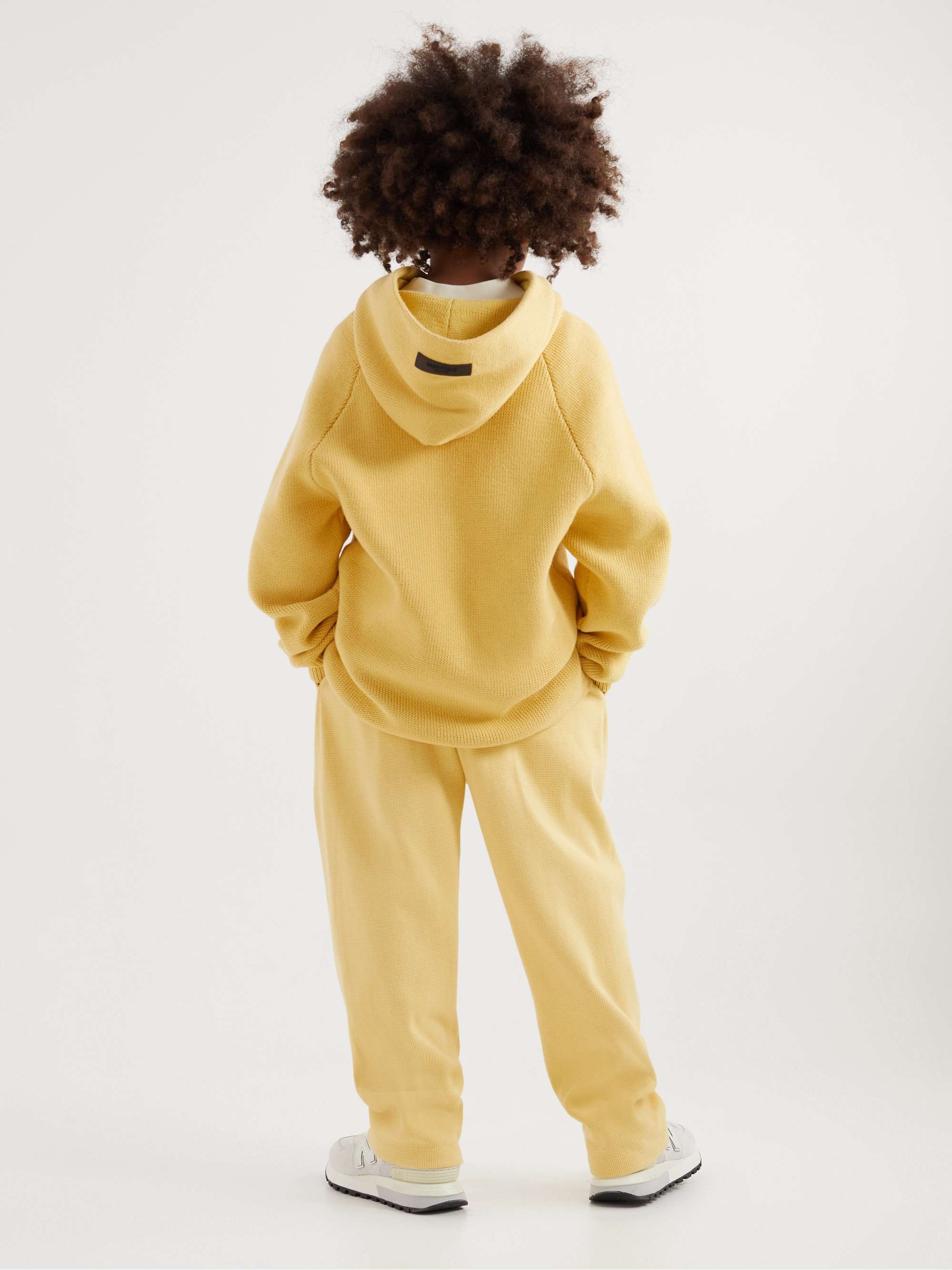 FEAR OF GOD ESSENTIALS KIDS بنطال رياضي من مزيج قطن الجيرسي بحبكة وافل مزين برقعة شعار العلامة