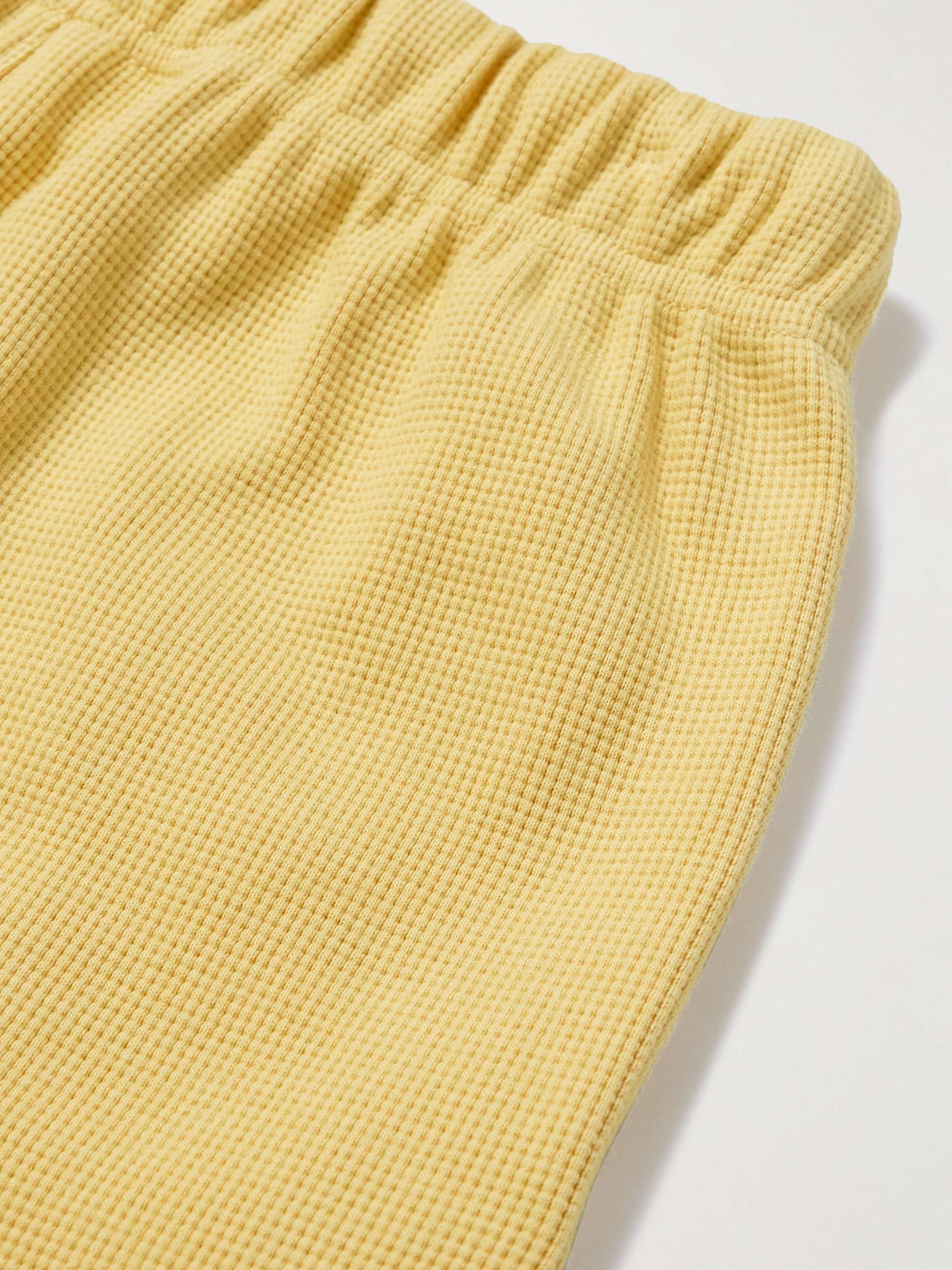 FEAR OF GOD ESSENTIALS KIDS بنطال رياضي من مزيج قطن الجيرسي بحبكة وافل مزين برقعة شعار العلامة