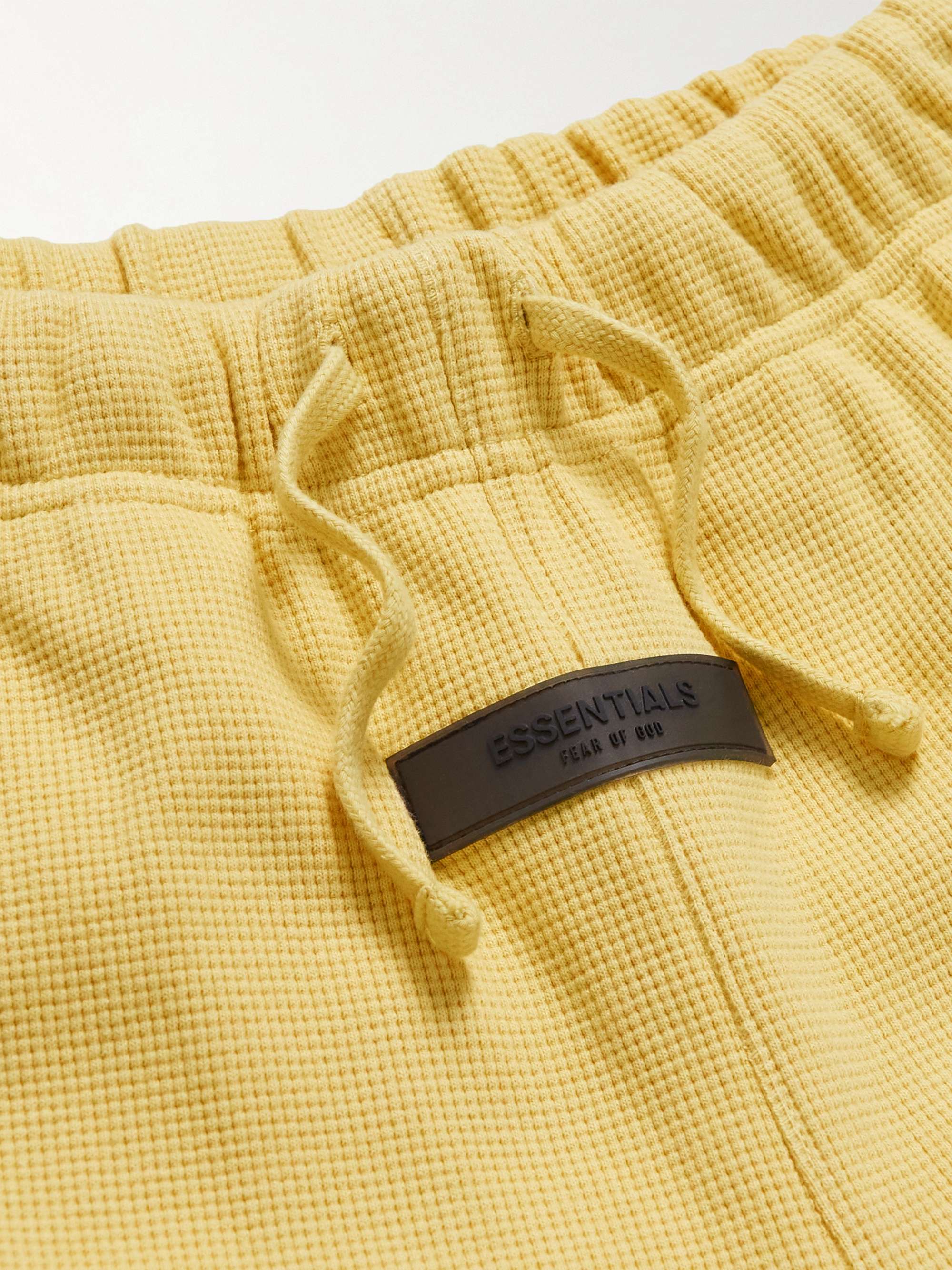 FEAR OF GOD ESSENTIALS KIDS بنطال رياضي من مزيج قطن الجيرسي بحبكة وافل مزين برقعة شعار العلامة