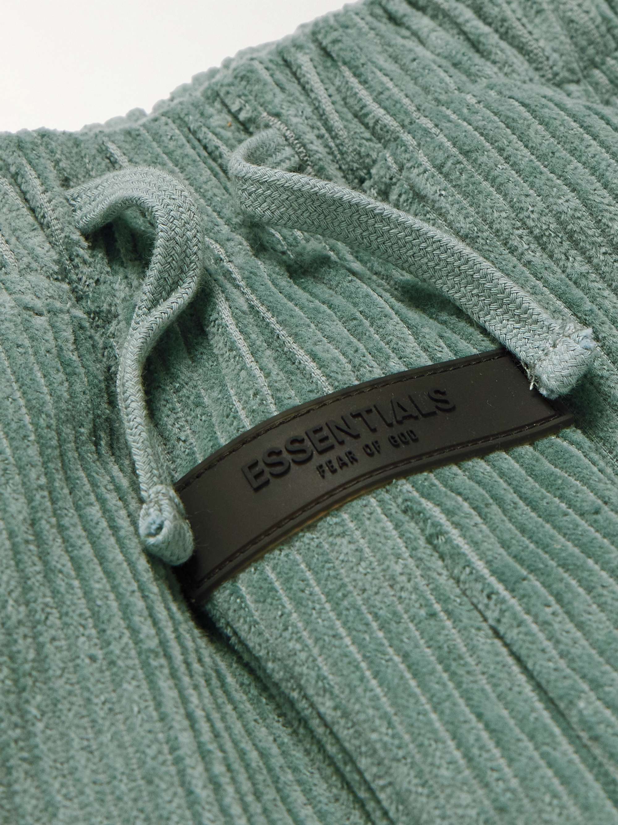 FEAR OF GOD ESSENTIALS KIDS بنطال رياضي من قطن المخمل المضلع مزيّن بشعار العلامة بتطريز نافر