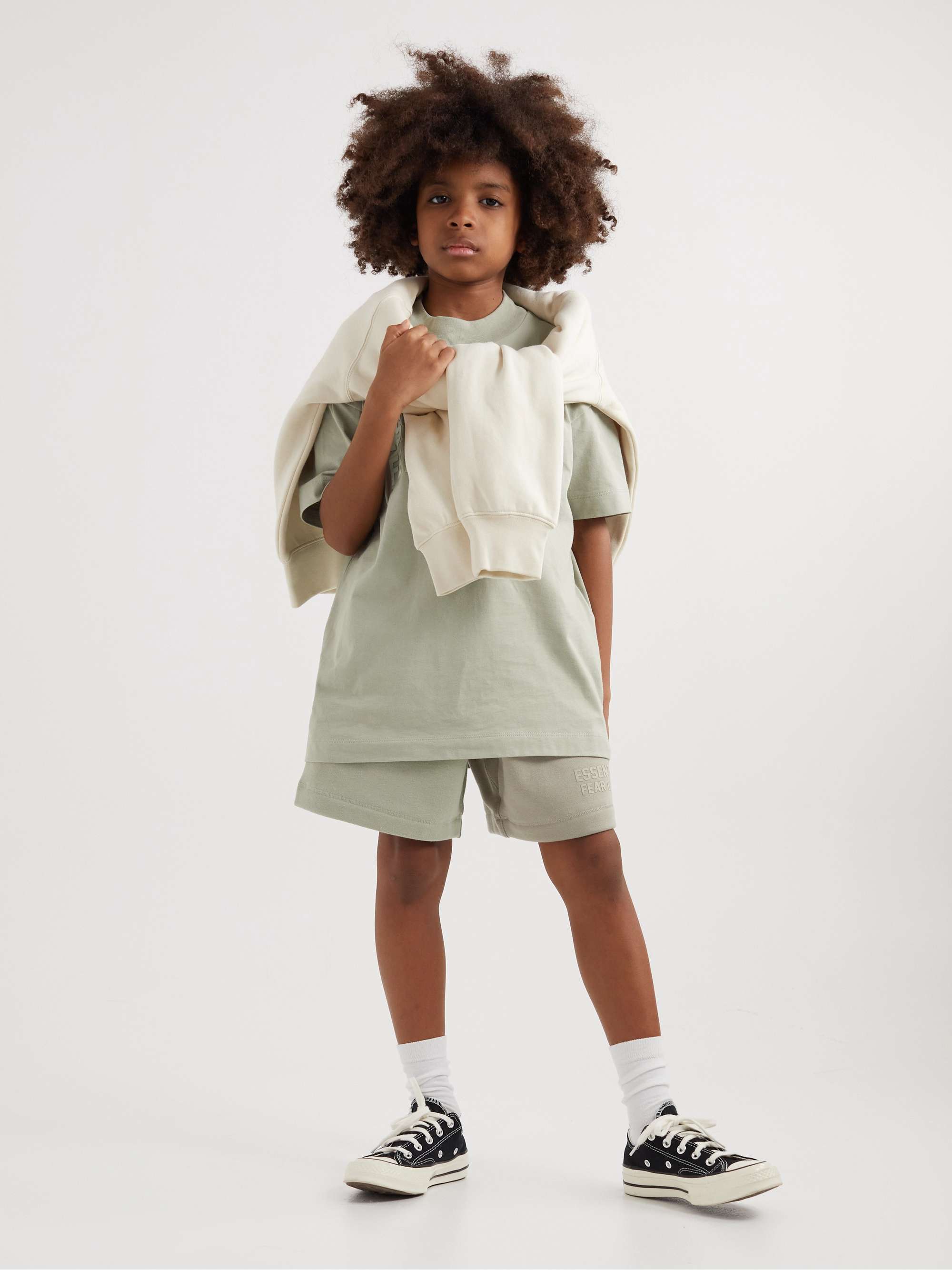 FEAR OF GOD ESSENTIALS KIDS شورت برباط شد من مزيج قطن الجيرسي مزيّن برقعة شعار العلامة