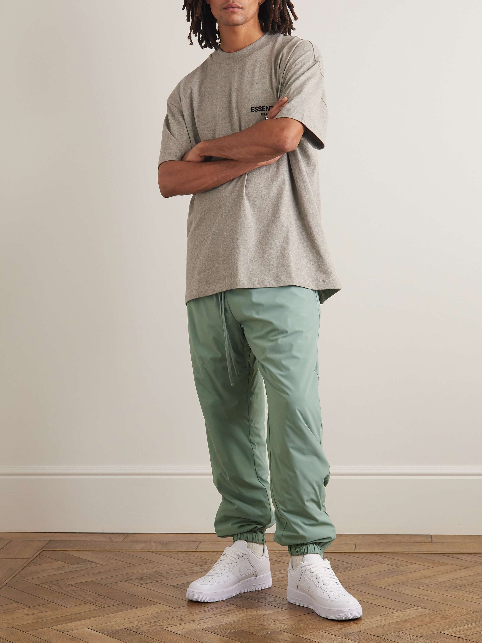 ESSENTIALS PANTS シカモア-