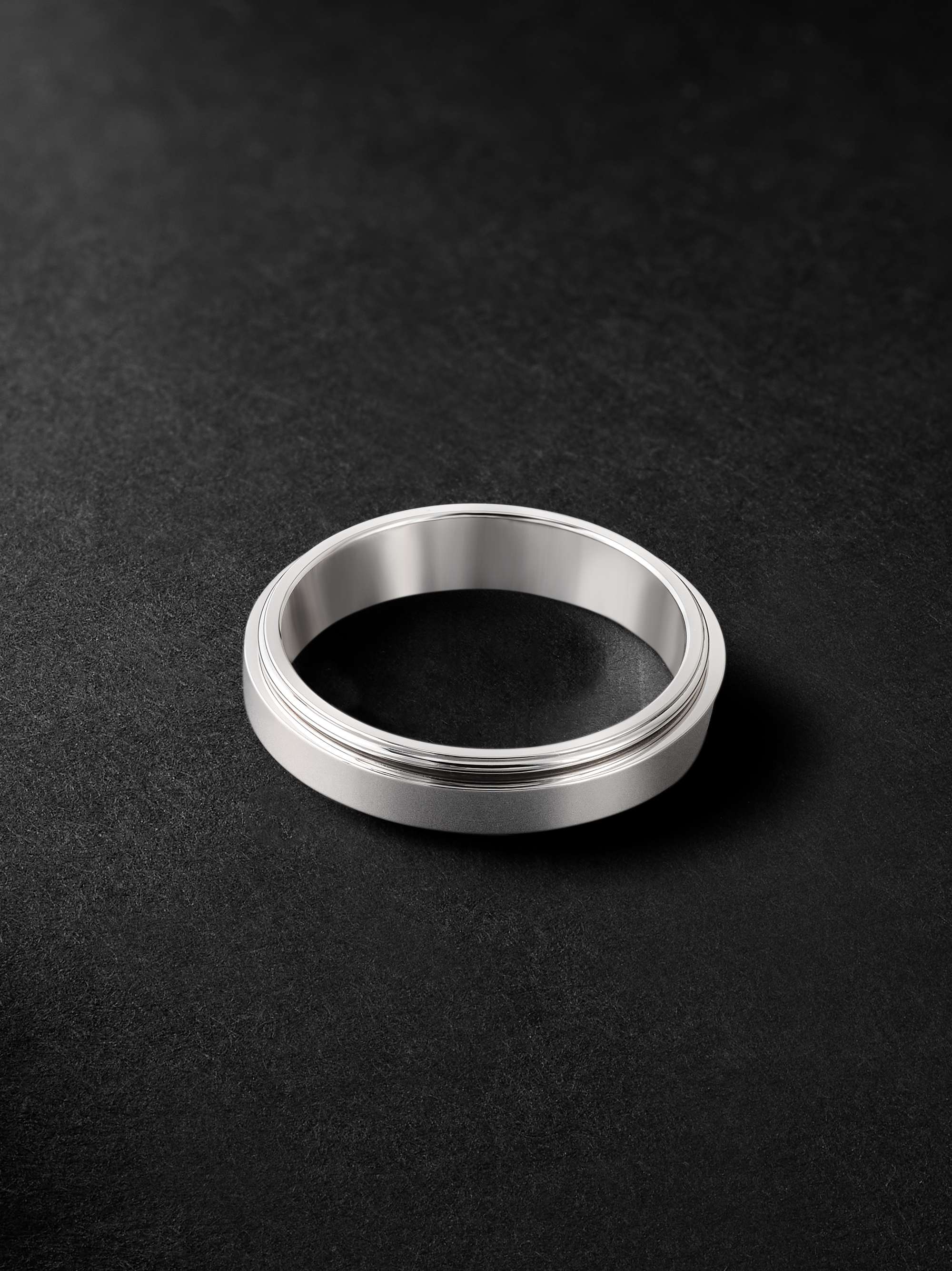PIAGET Possession Logo-Engraved 18-Karat White Gold Diamond Ring