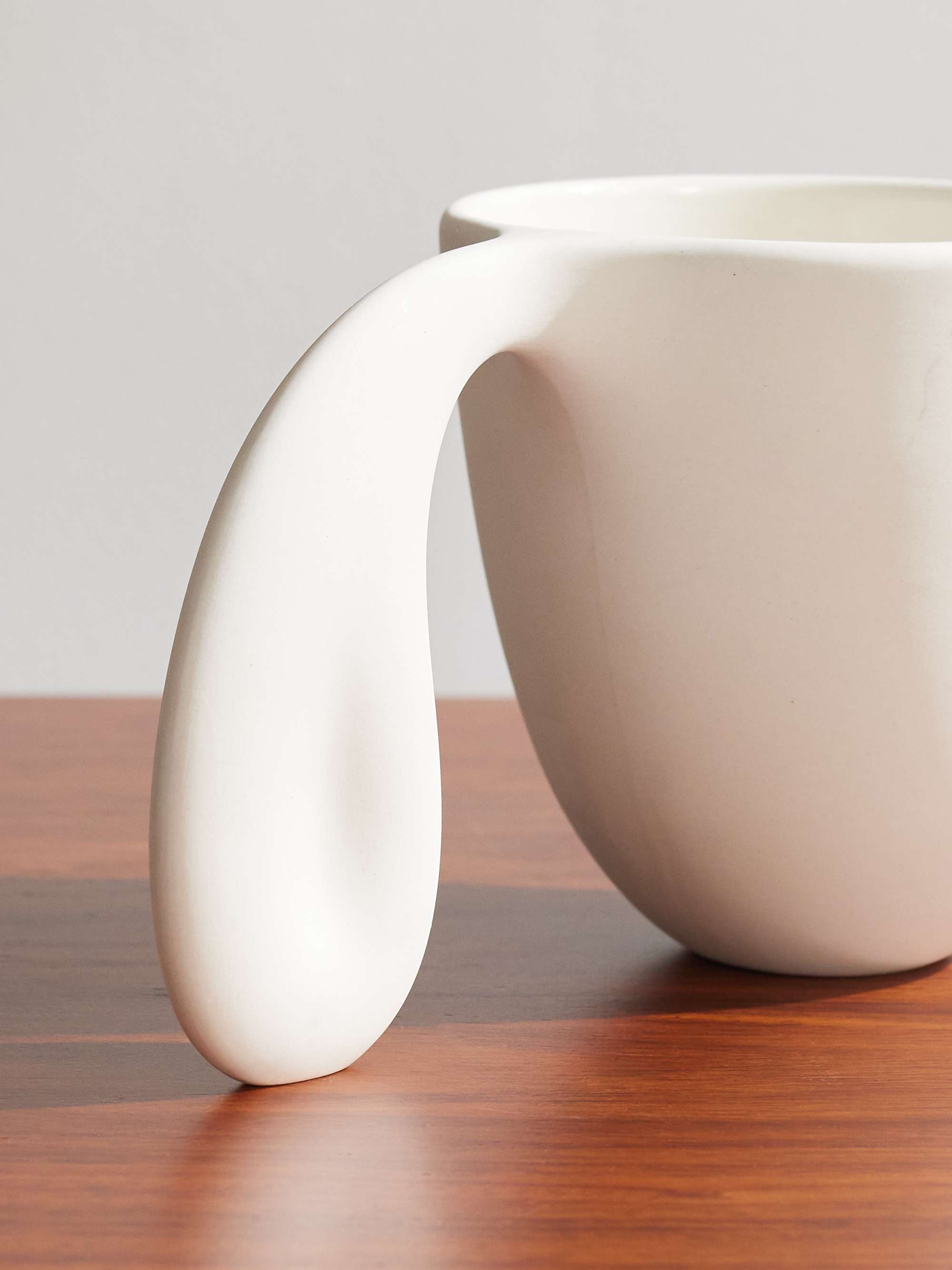 AUTOTELIC OBJECTS Tazza grande in porcellana