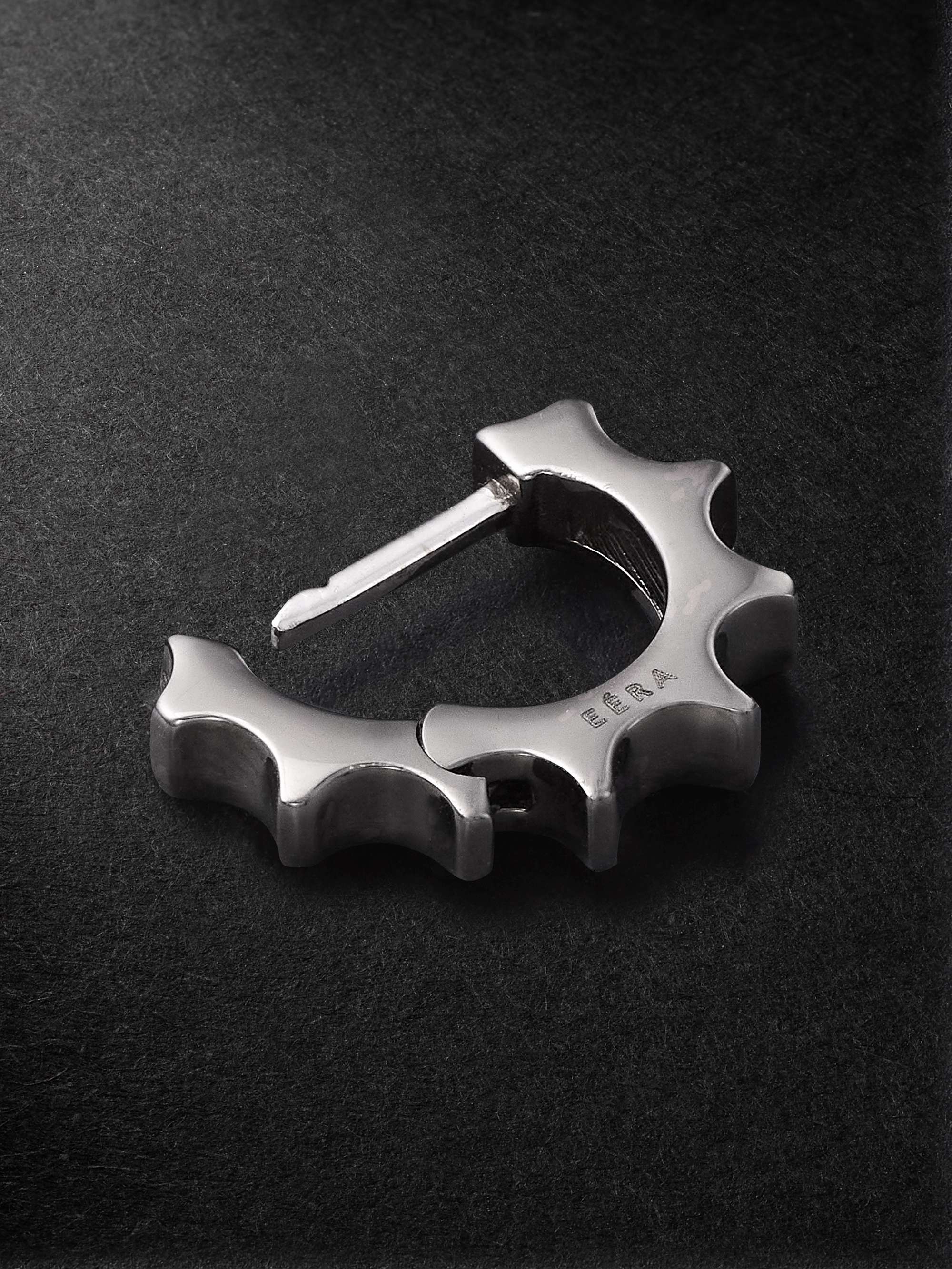 EÉRA Gear Blackened Gold Single Hoop Earring