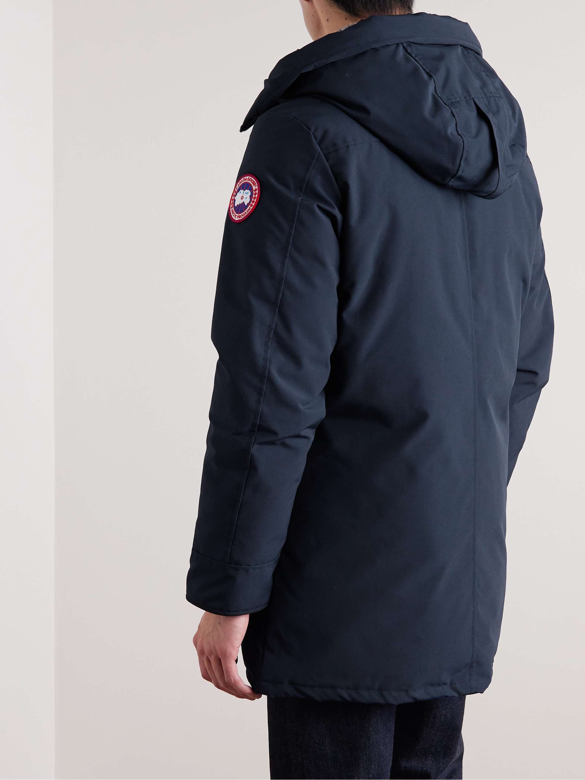 CANADA GOOSE معطف باركا Chateau بقبعة من قماش ®ARCTIC TECH العازل ومحشو بالزغب ومزين برقعة شعار العلامة