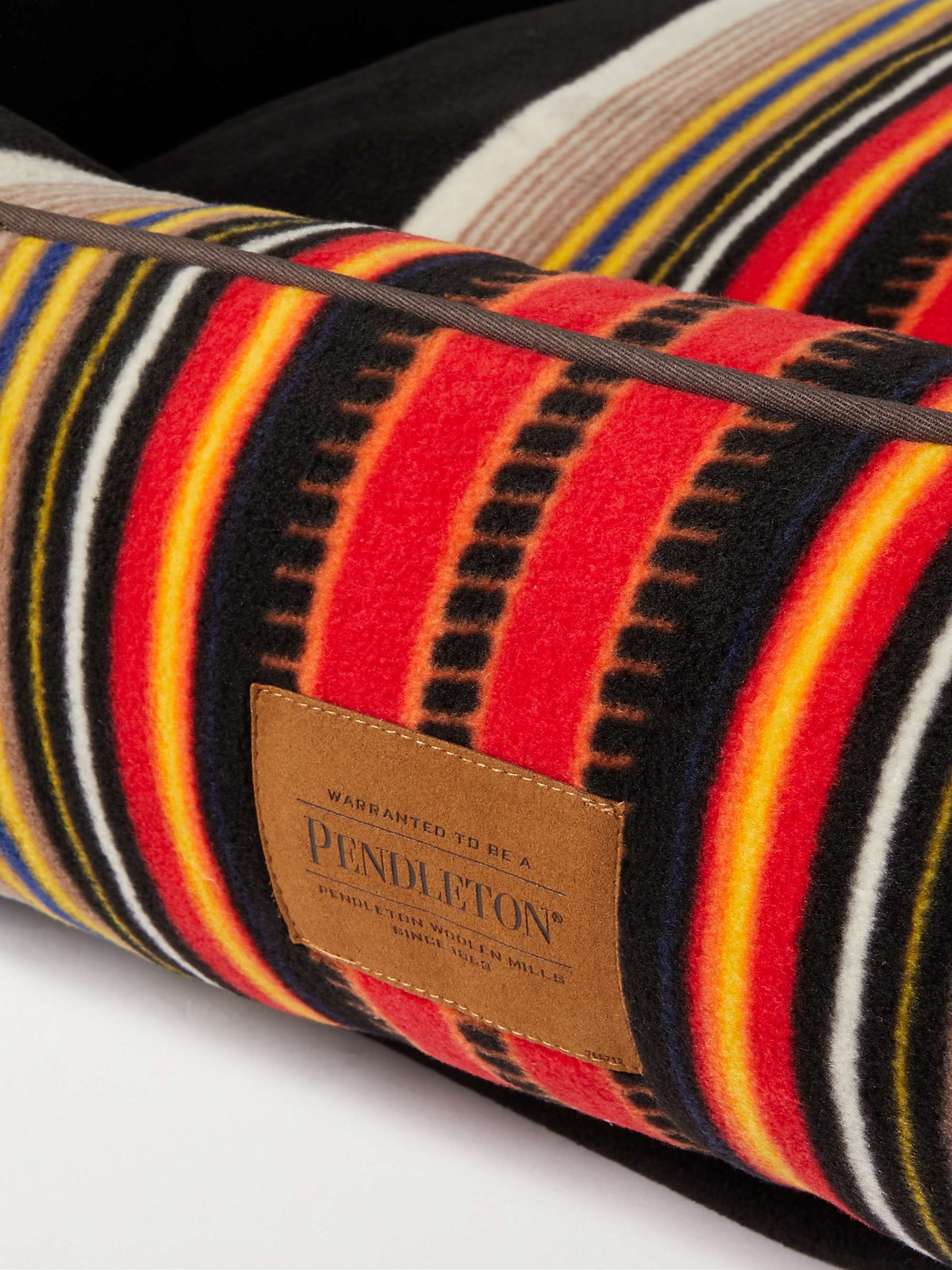 PENDLETON Kuddler Large Striped Fleece Dog Bed