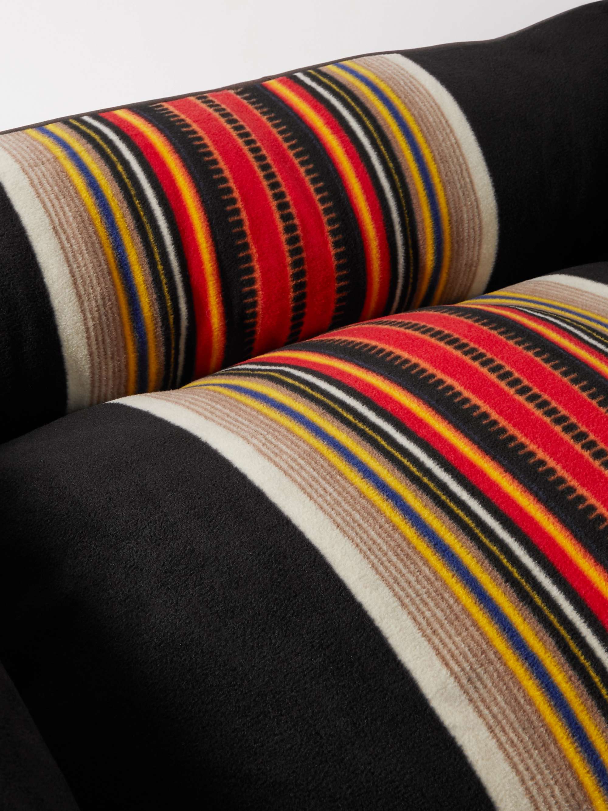 PENDLETON Kuddler Large Striped Fleece Dog Bed