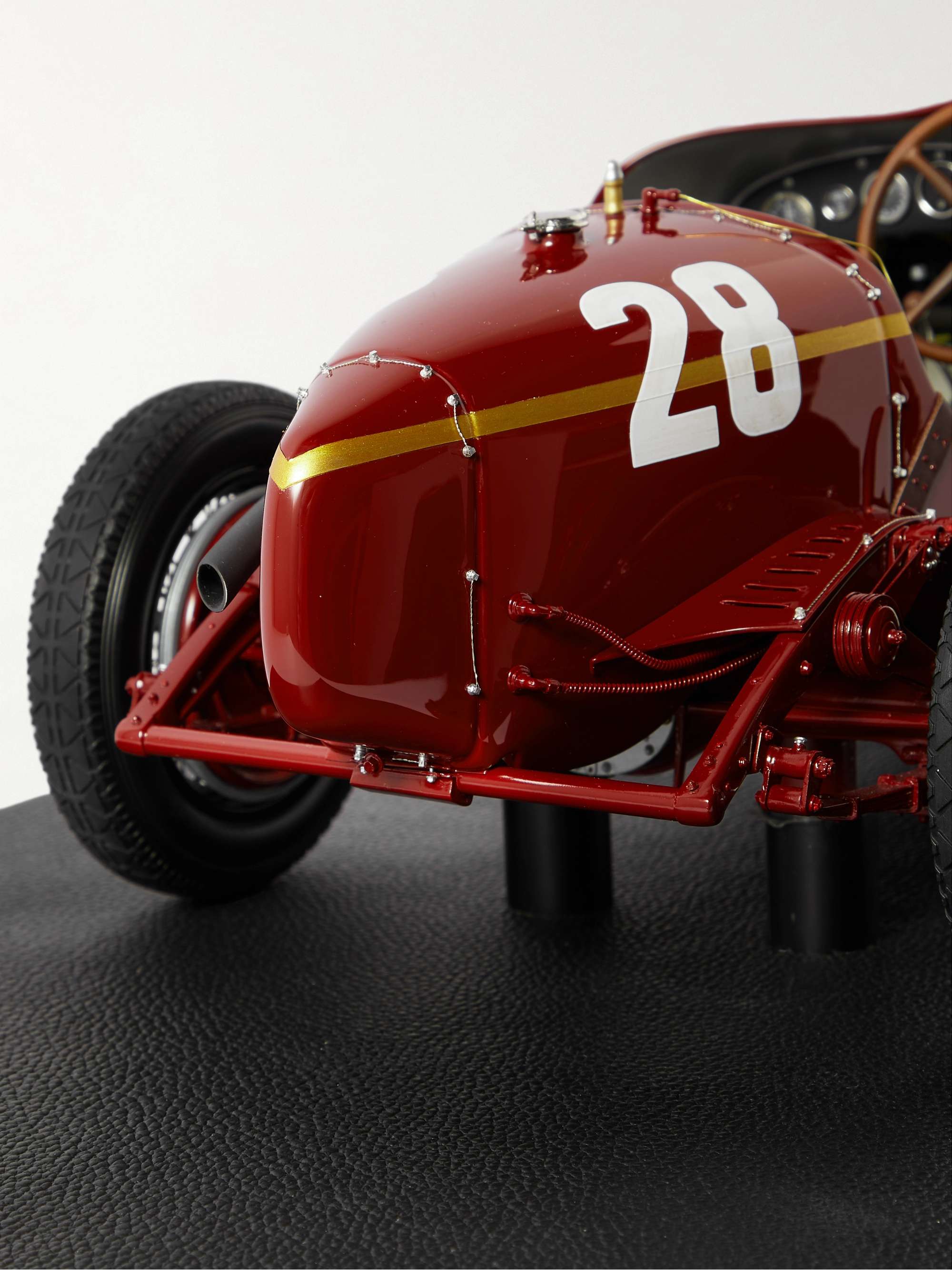 AMALGAM COLLECTION Alfa Romeo 8C 2300 'Monza' (1932) Limited Edition 1:8 Model Car