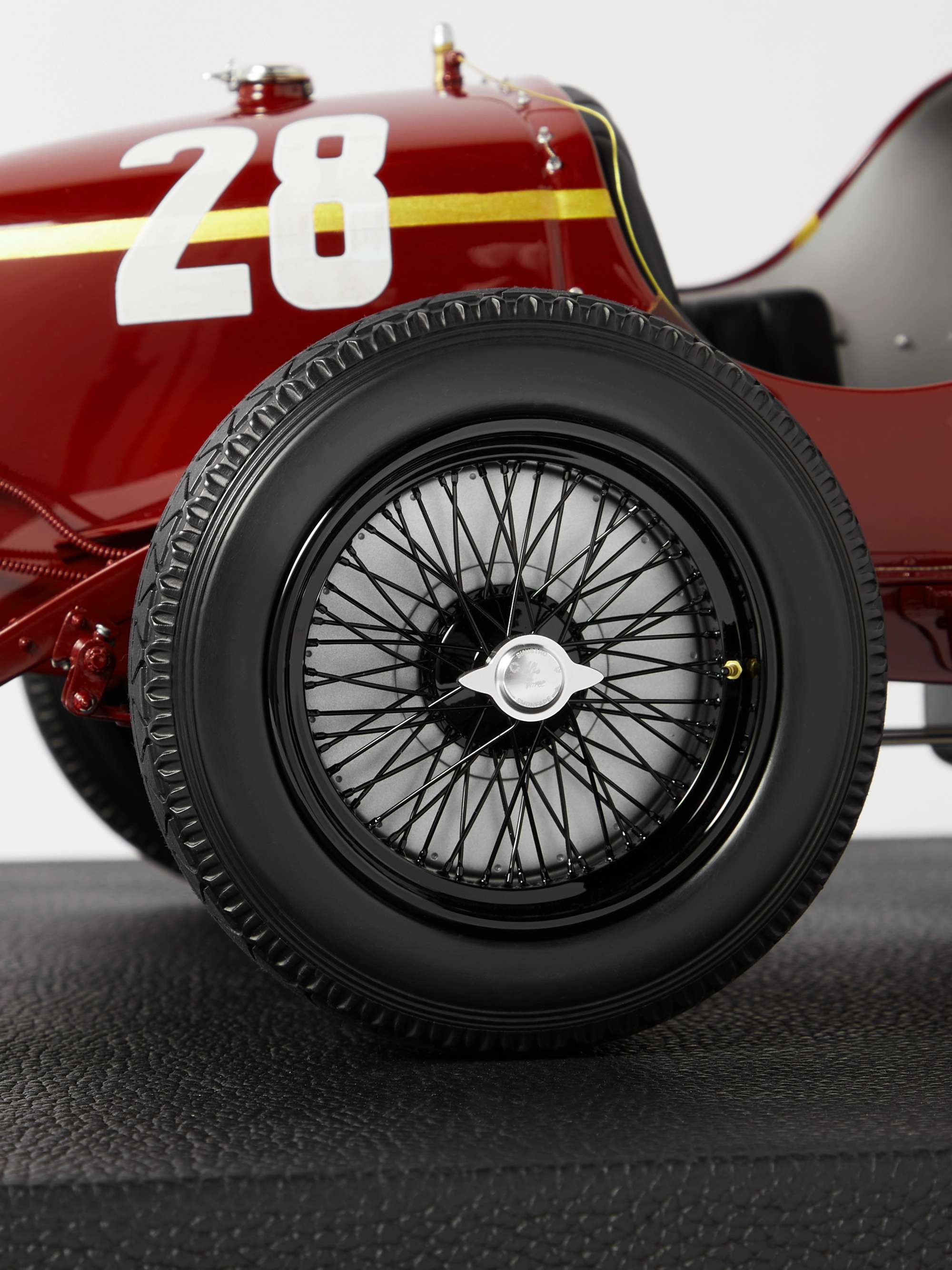 AMALGAM COLLECTION Alfa Romeo 8C 2300 'Monza' (1932) Limited Edition 1:8 Model Car