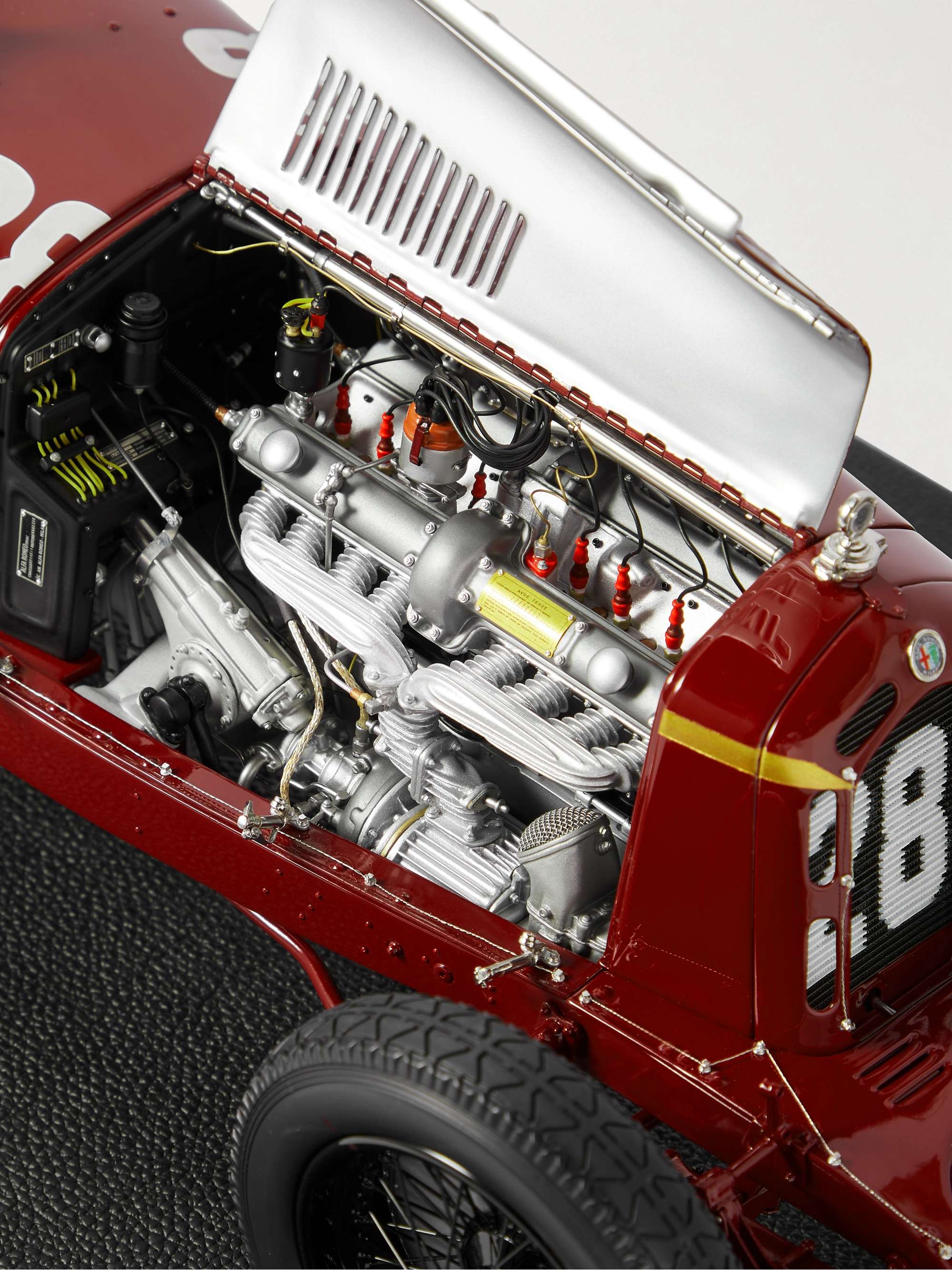 AMALGAM COLLECTION Alfa Romeo 8C 2300 'Monza' (1932) Limited Edition 1:8 Model Car
