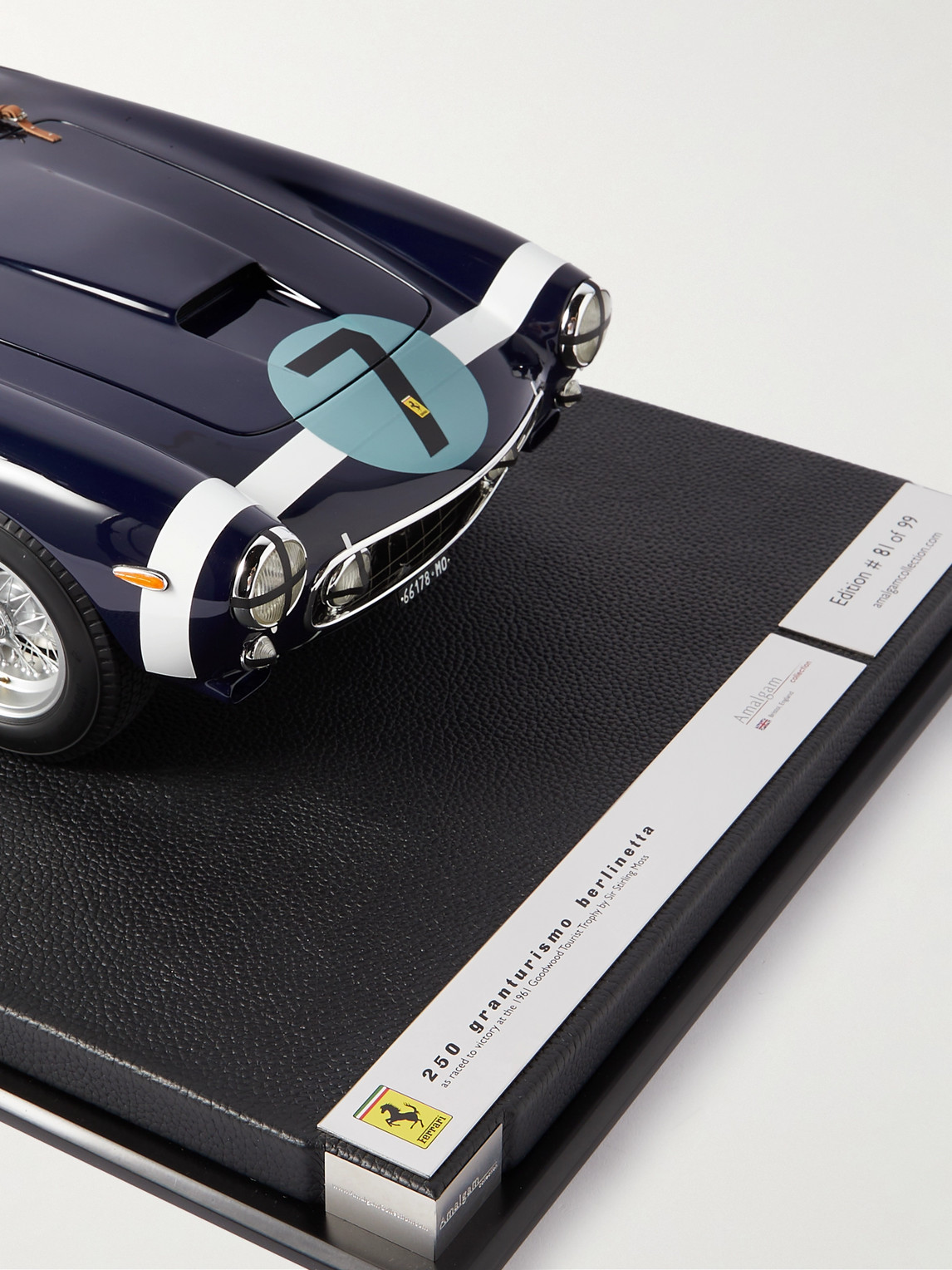 Ferrari 250 GT Berlinetta (1961) Limited Edition 1:8 Model Car — 2