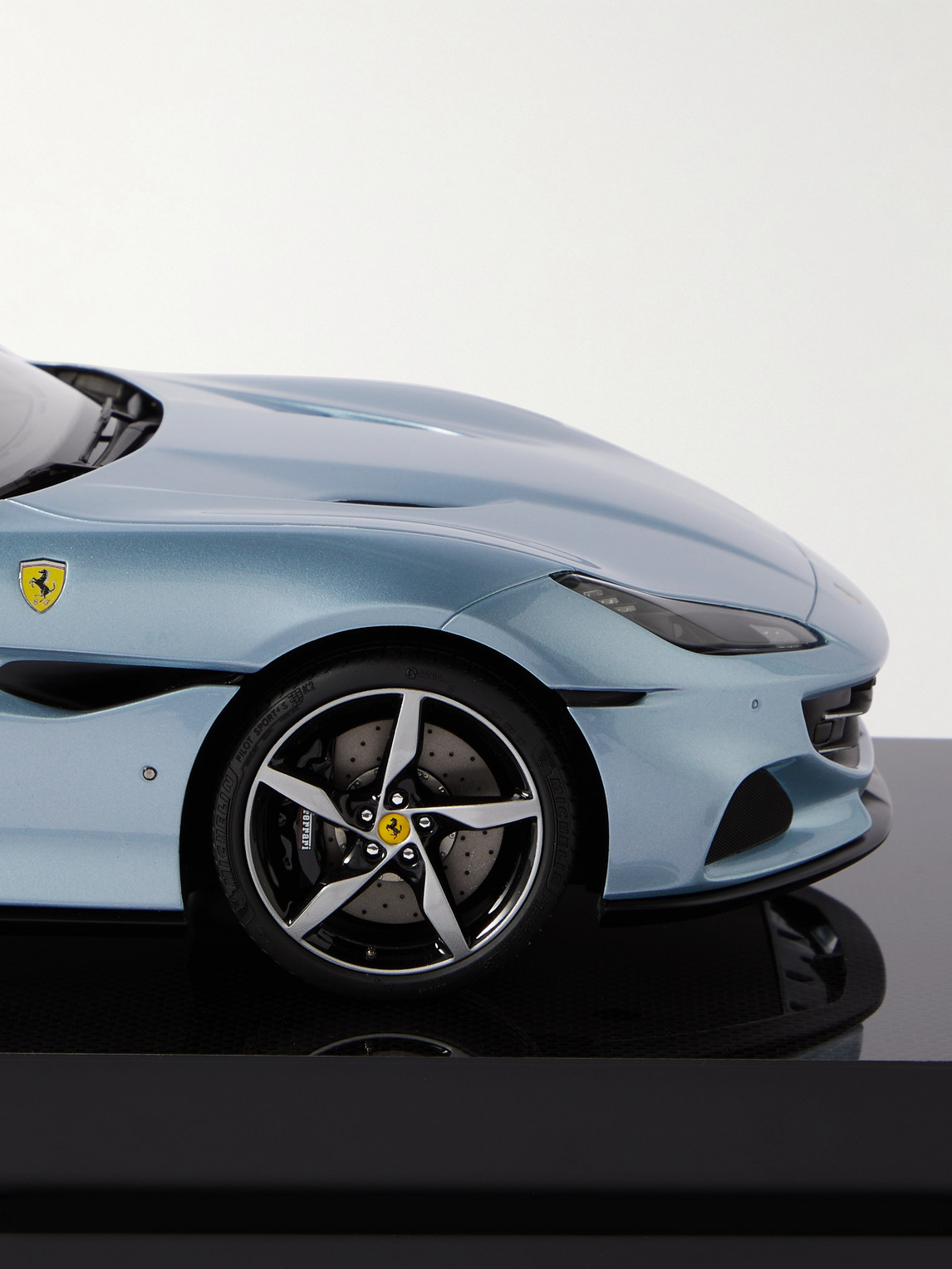 Ferrari Portofino M 1:12 Model Car — 2