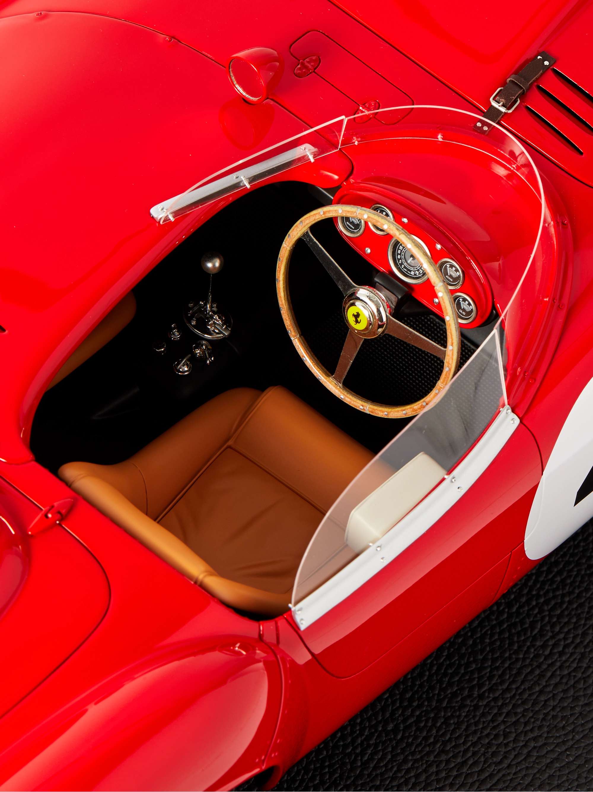 AMALGAM COLLECTION Ferrari 375 Plus Limited Edition 1:8 Model Car