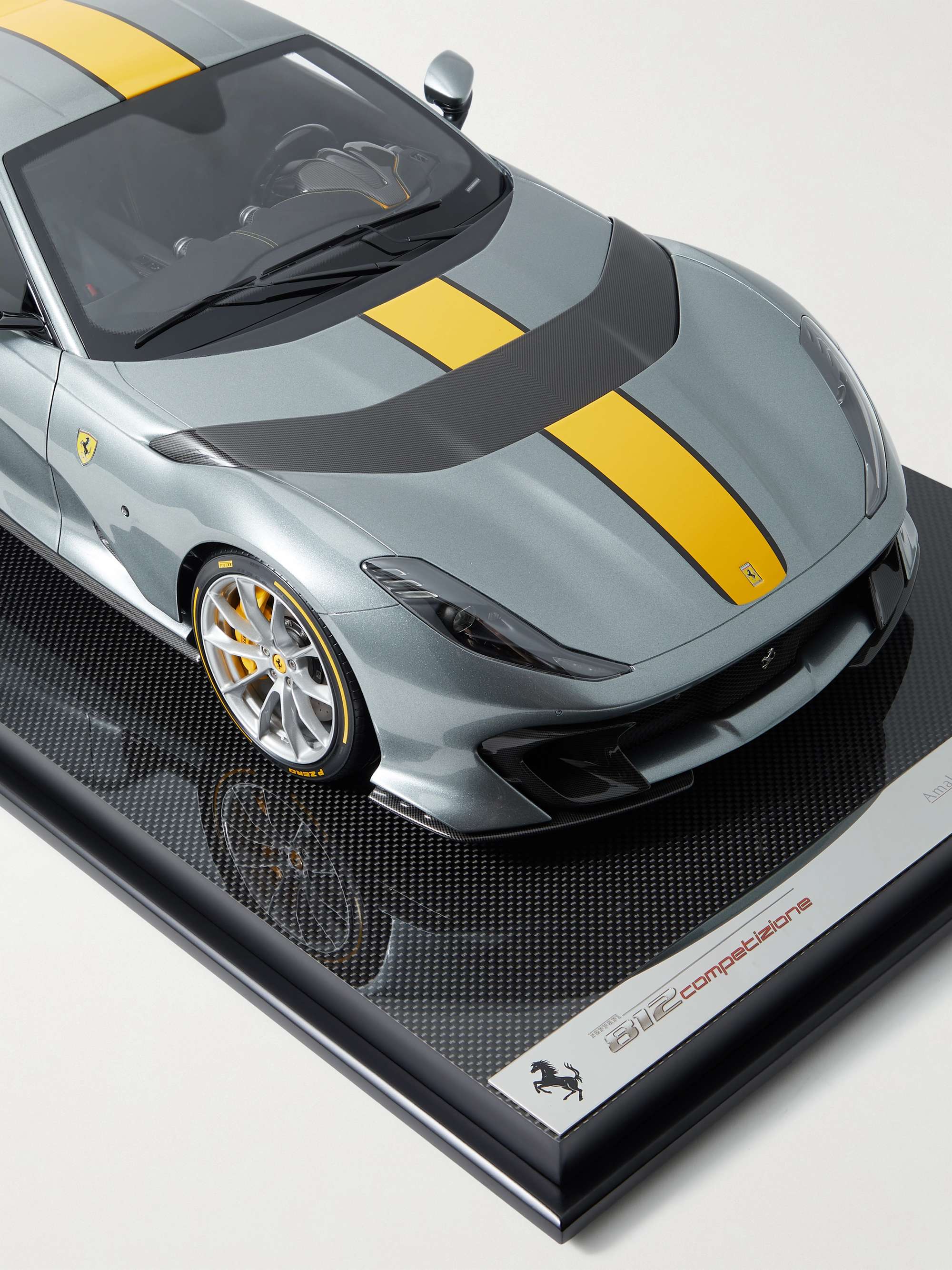 AMALGAM COLLECTION Ferrari 812 Competizione Limited Edition 1:8 Model Car