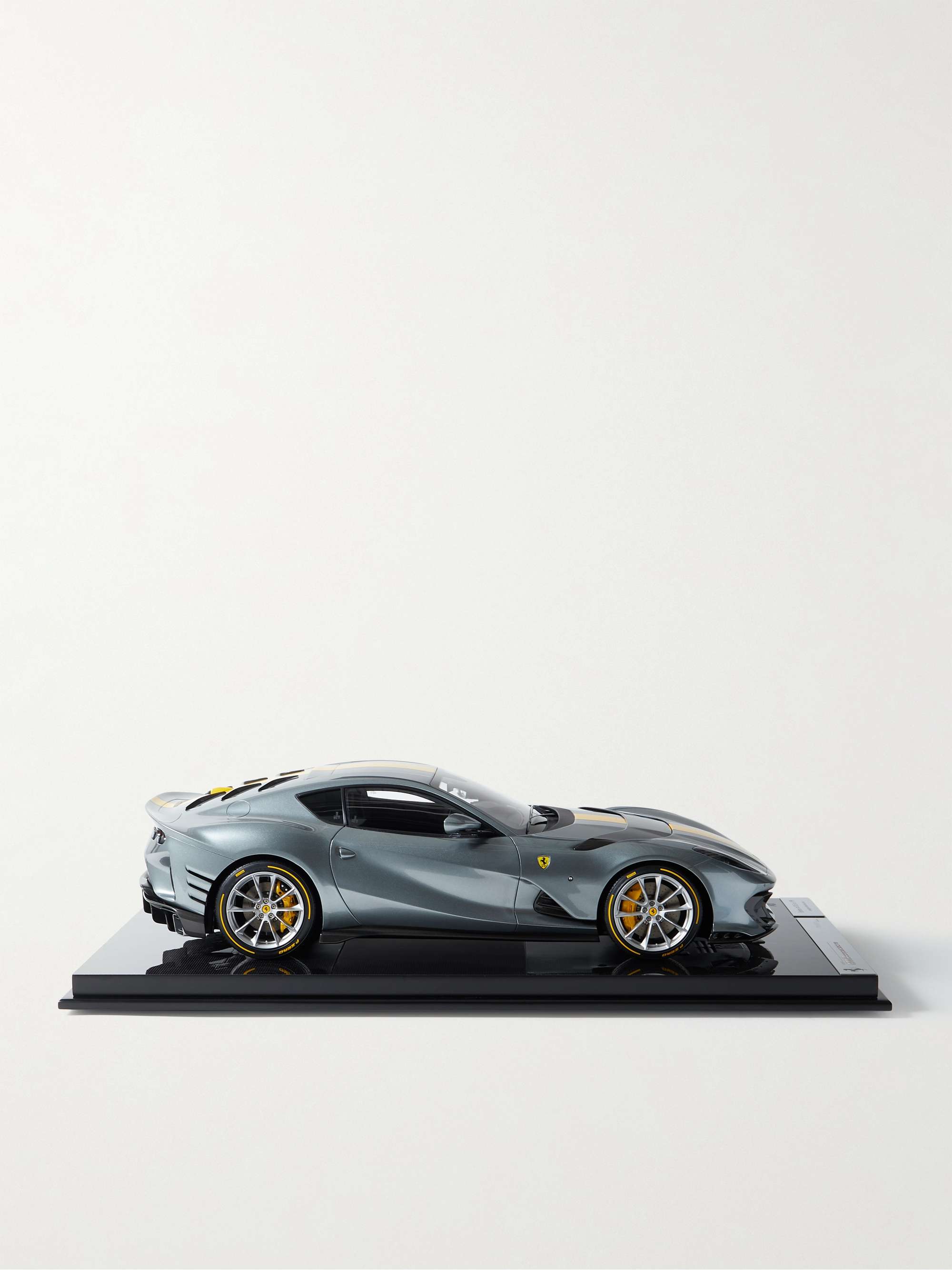 AMALGAM COLLECTION Ferrari 812 Competizione Limited Edition 1:8 Model Car