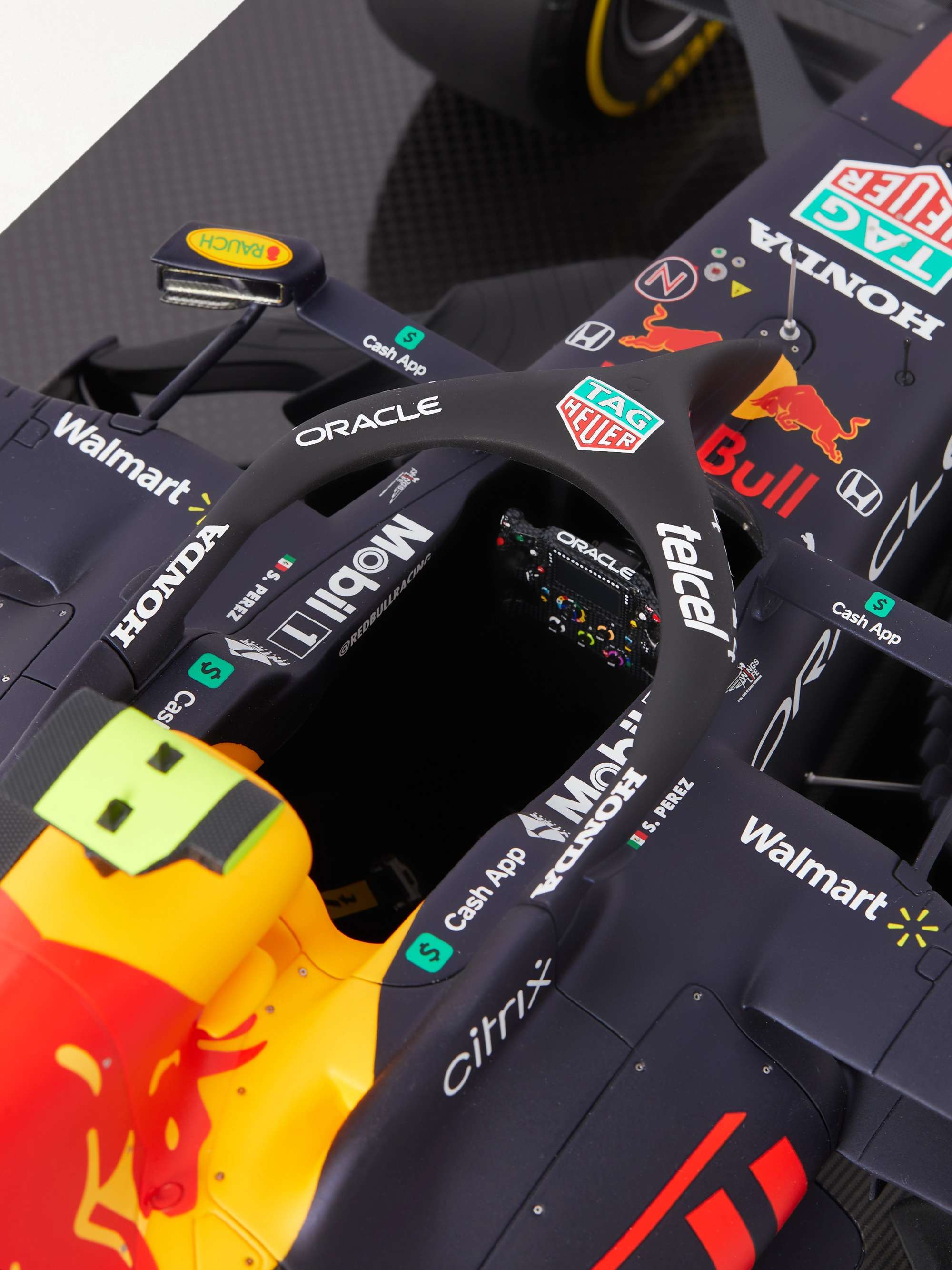 AMALGAM COLLECTION نموذج سيارة Red Bull Racing Honda RB16B الحائزة جائزة أذربيجان الكبرى لعام 2021 - بقيادة Pérez وبقياس 1:8