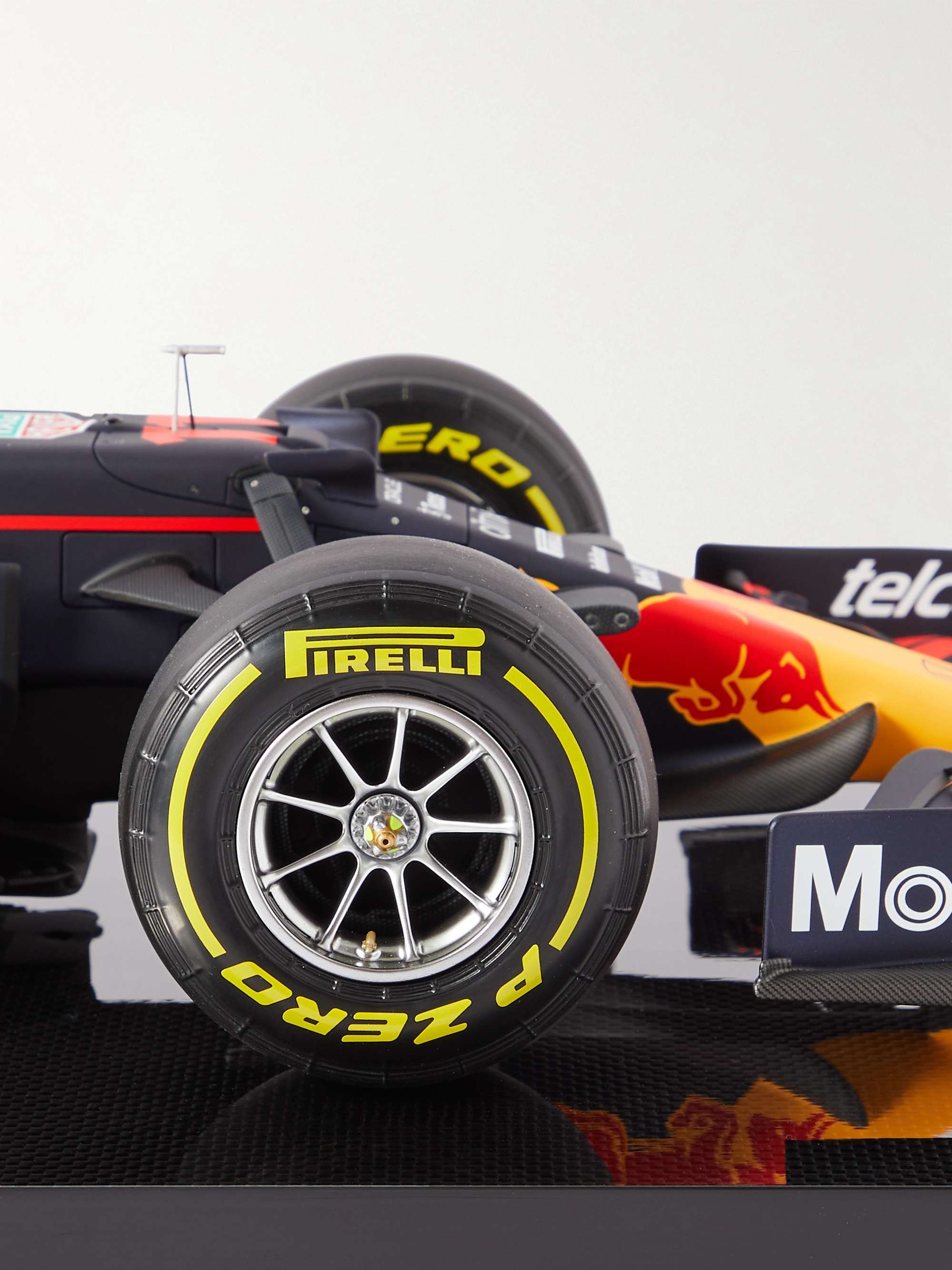 AMALGAM COLLECTION نموذج سيارة Red Bull Racing Honda RB16B الحائزة جائزة أذربيجان الكبرى لعام 2021 - بقيادة Pérez وبقياس 1:8