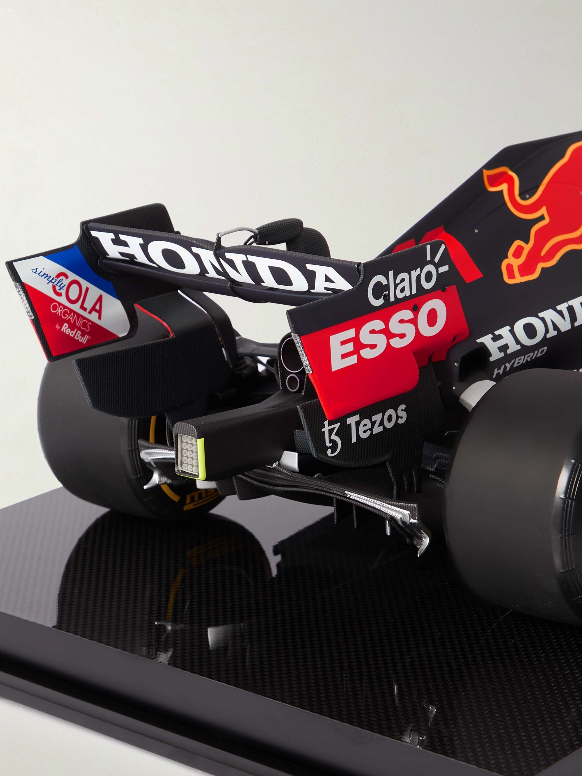 AMALGAM COLLECTION نموذج سيارة Red Bull Racing Honda RB16B الحائزة جائزة أذربيجان الكبرى لعام 2021 - بقيادة Pérez وبقياس 1:8