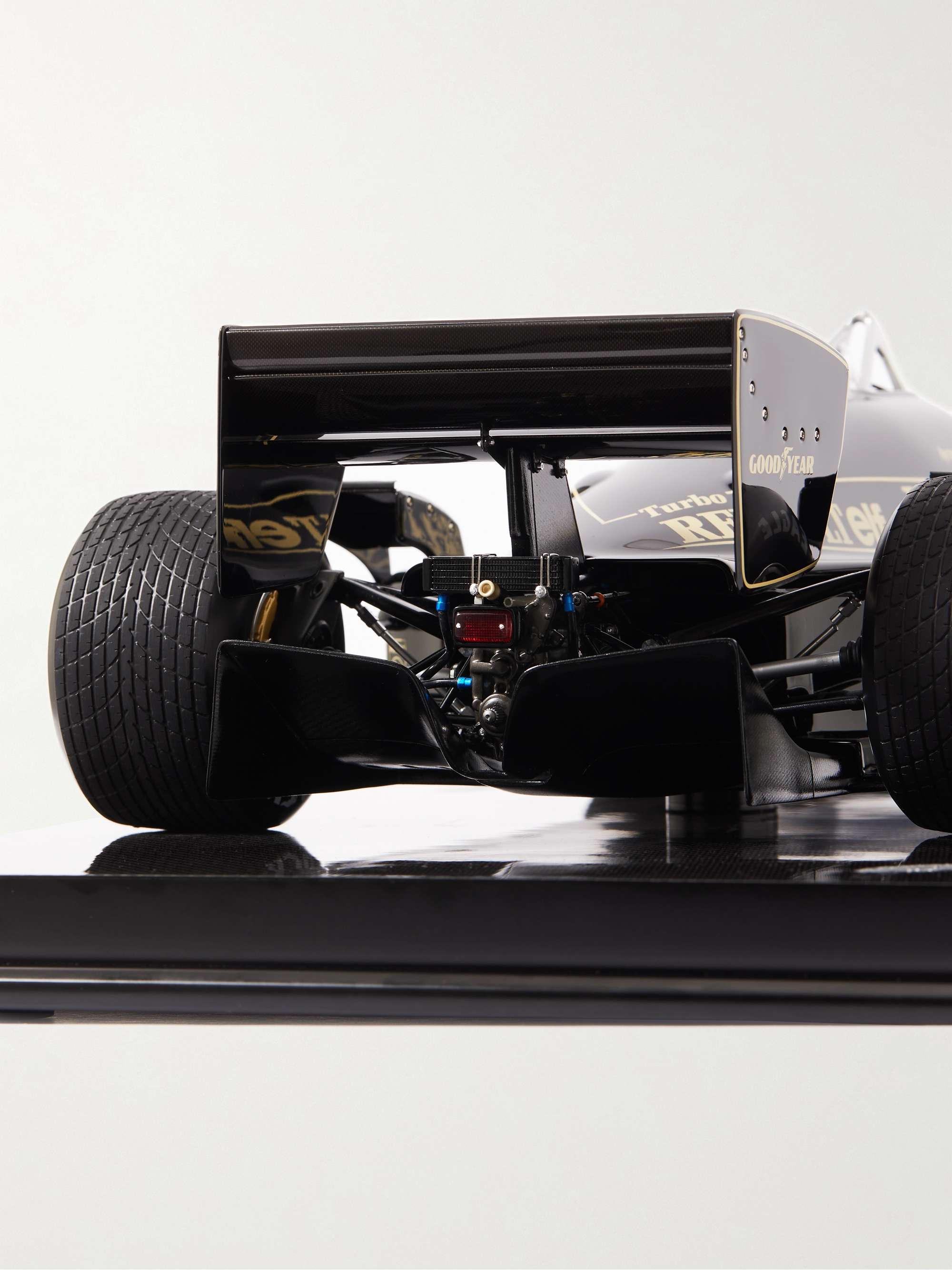 AMALGAM COLLECTION Lotus 97T Portuguese Grand Prix (1985) Limited Edition 1:8 Model Car