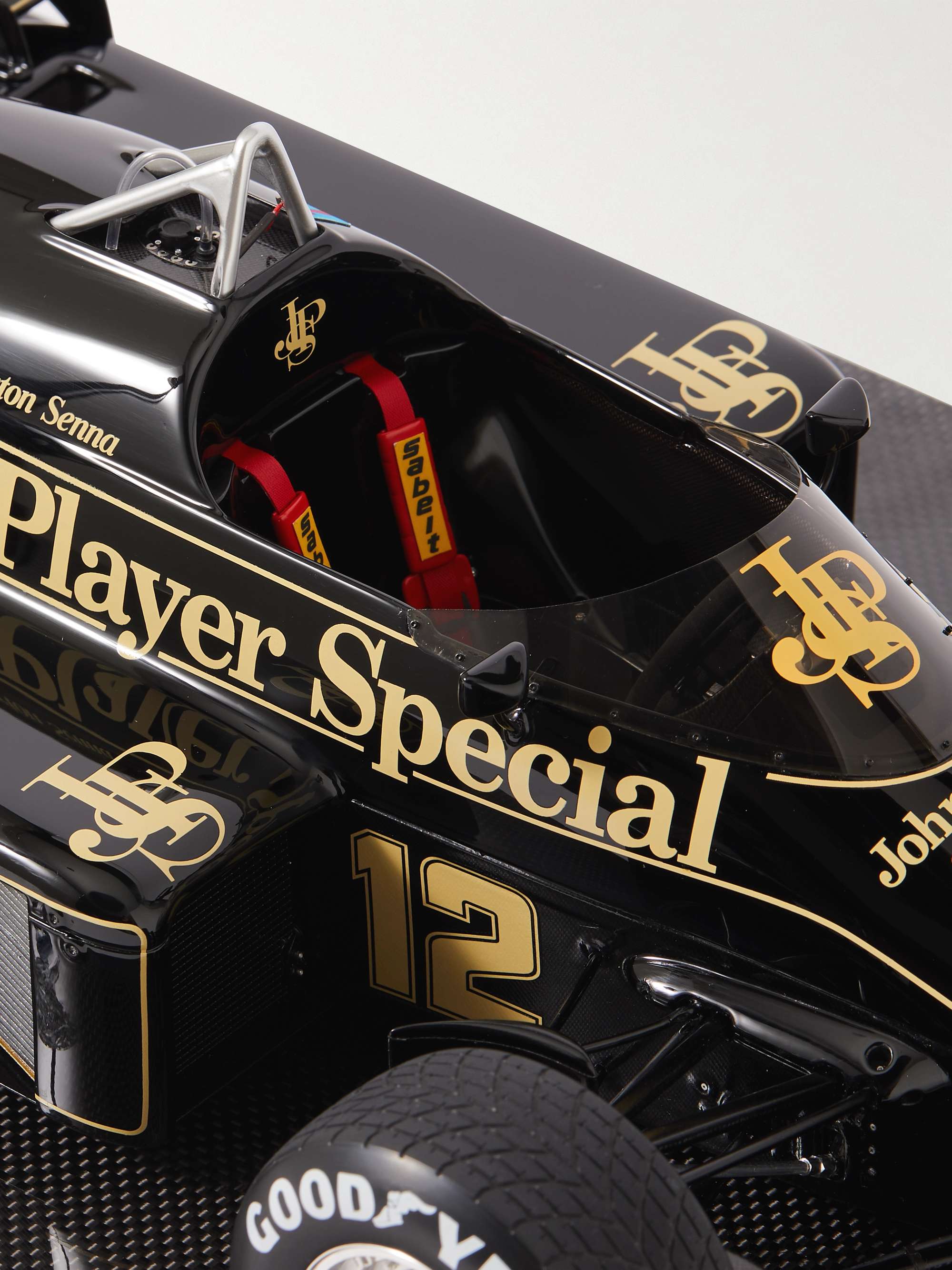 AMALGAM COLLECTION Lotus 97T Portuguese Grand Prix (1985) Limited Edition 1:8 Model Car