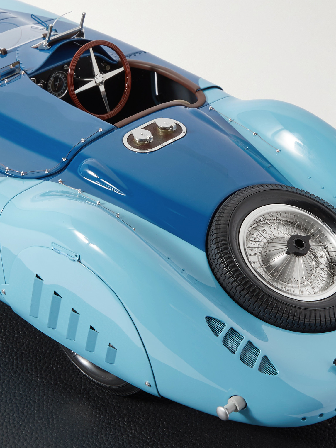 Bugatti Type 57G Tank 1.8 Model Car — 2