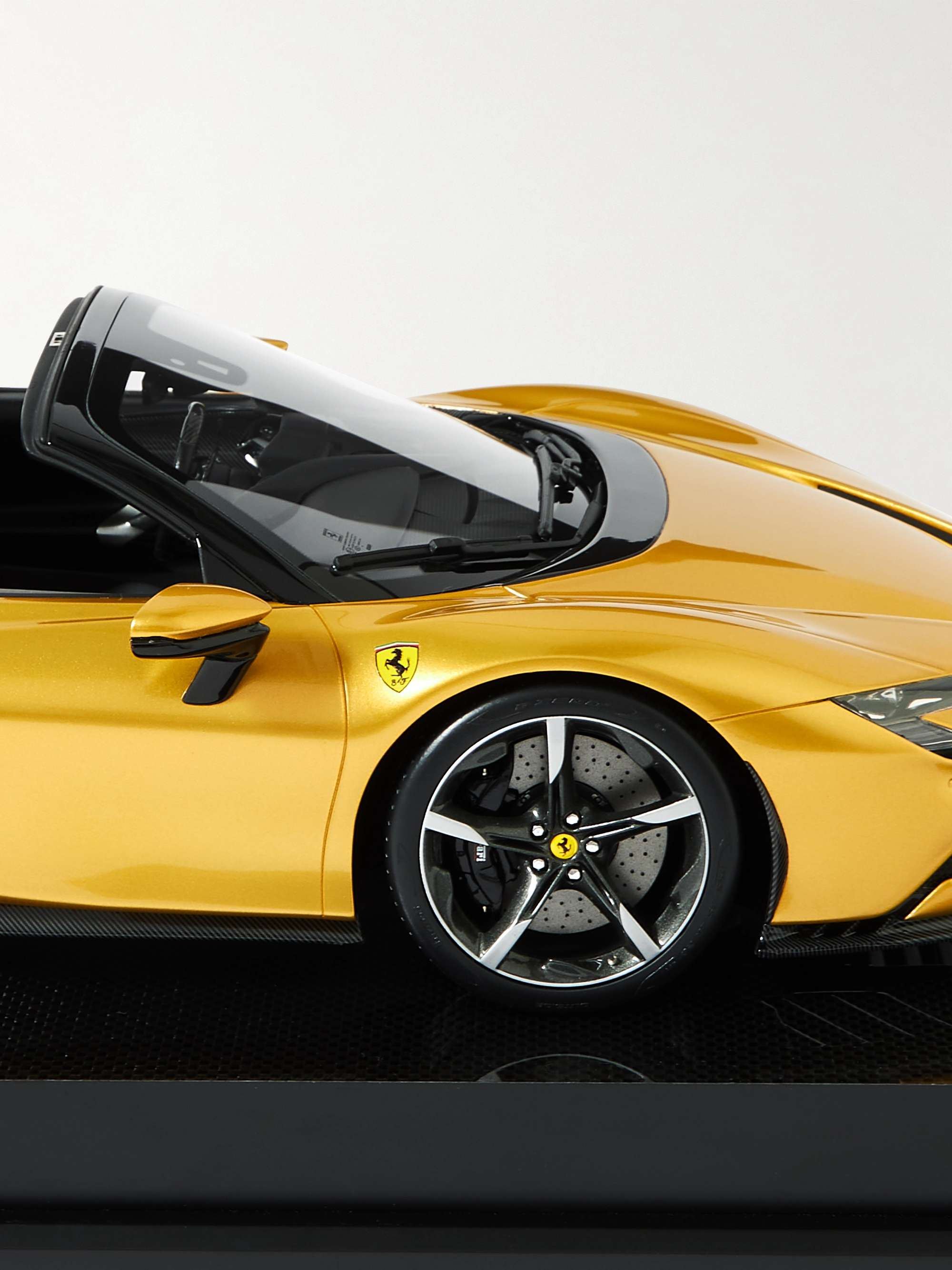 AMALGAM COLLECTION Ferrari SF90 Spider Limited Edition 1:12 Model Car