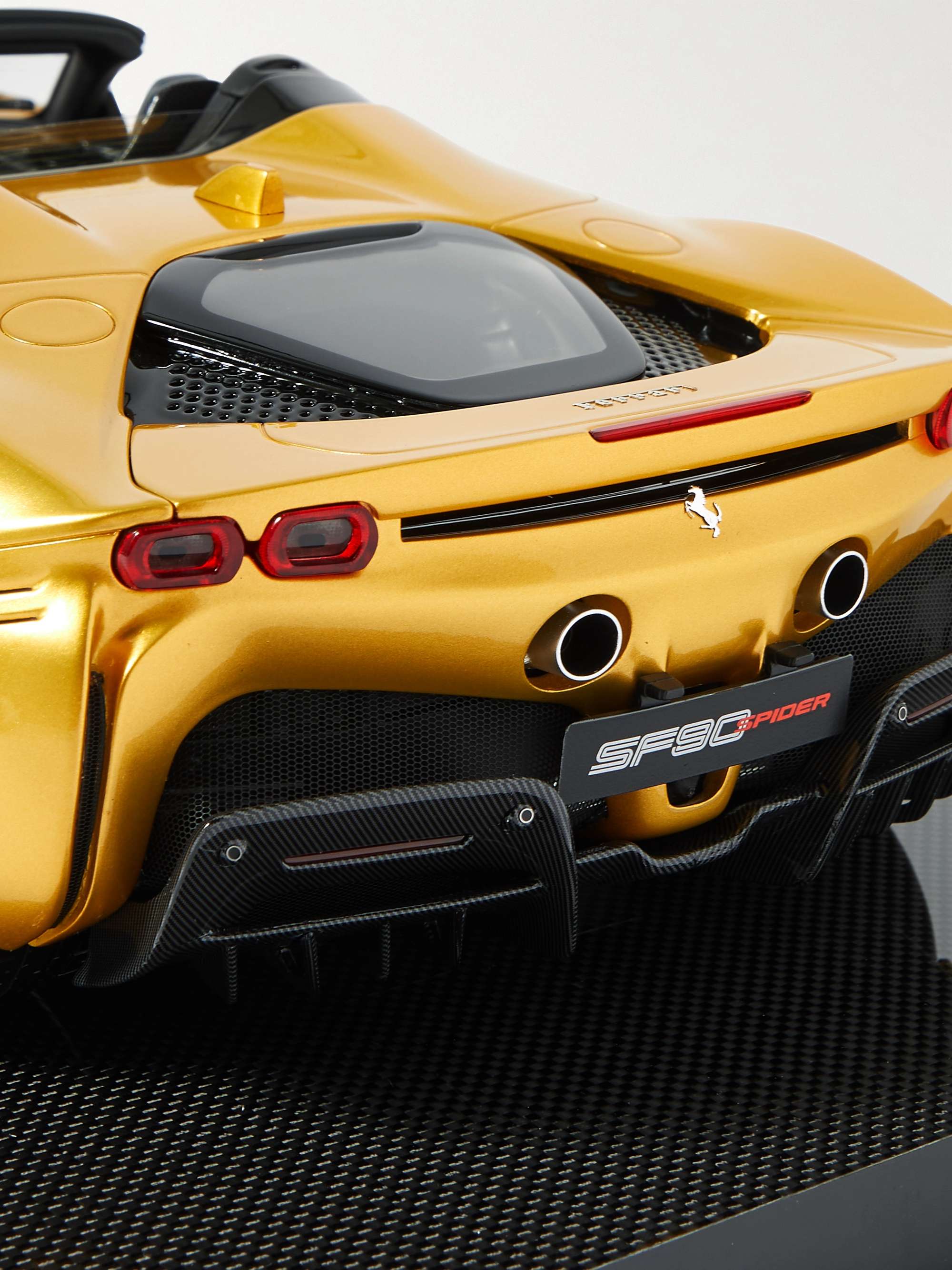 AMALGAM COLLECTION Ferrari SF90 Spider Limited Edition 1:12 Model Car