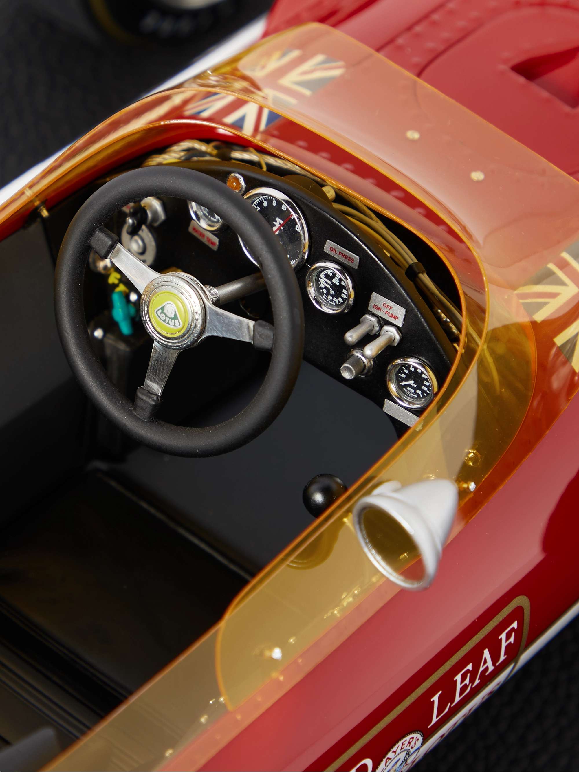AMALGAM COLLECTION Lotus 49B (1968) Limited Edition 1:8 Model Car