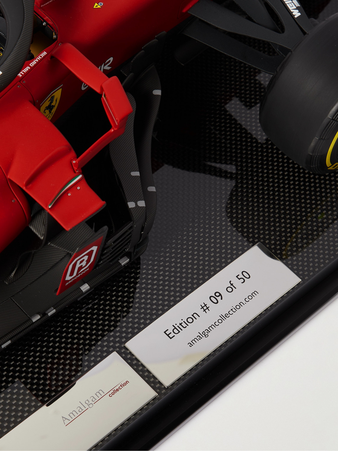  Amalgam Collection - Ferrari Sf21 Carlos Sainz (2021) 1:8 Model Car - Men - Red 