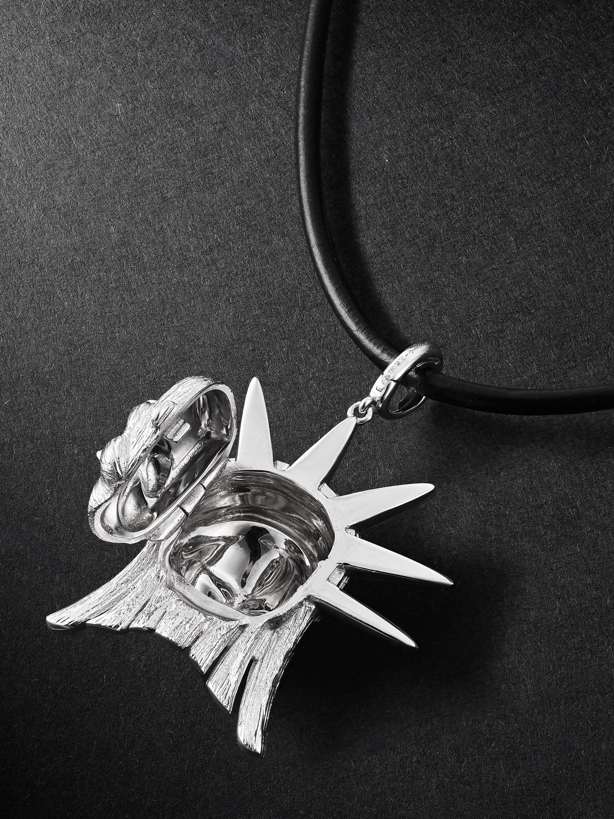 ANNOUSHKA Statue of Liberty 18-Karat White Gold, Diamond and Tsavorite Pendant Necklace