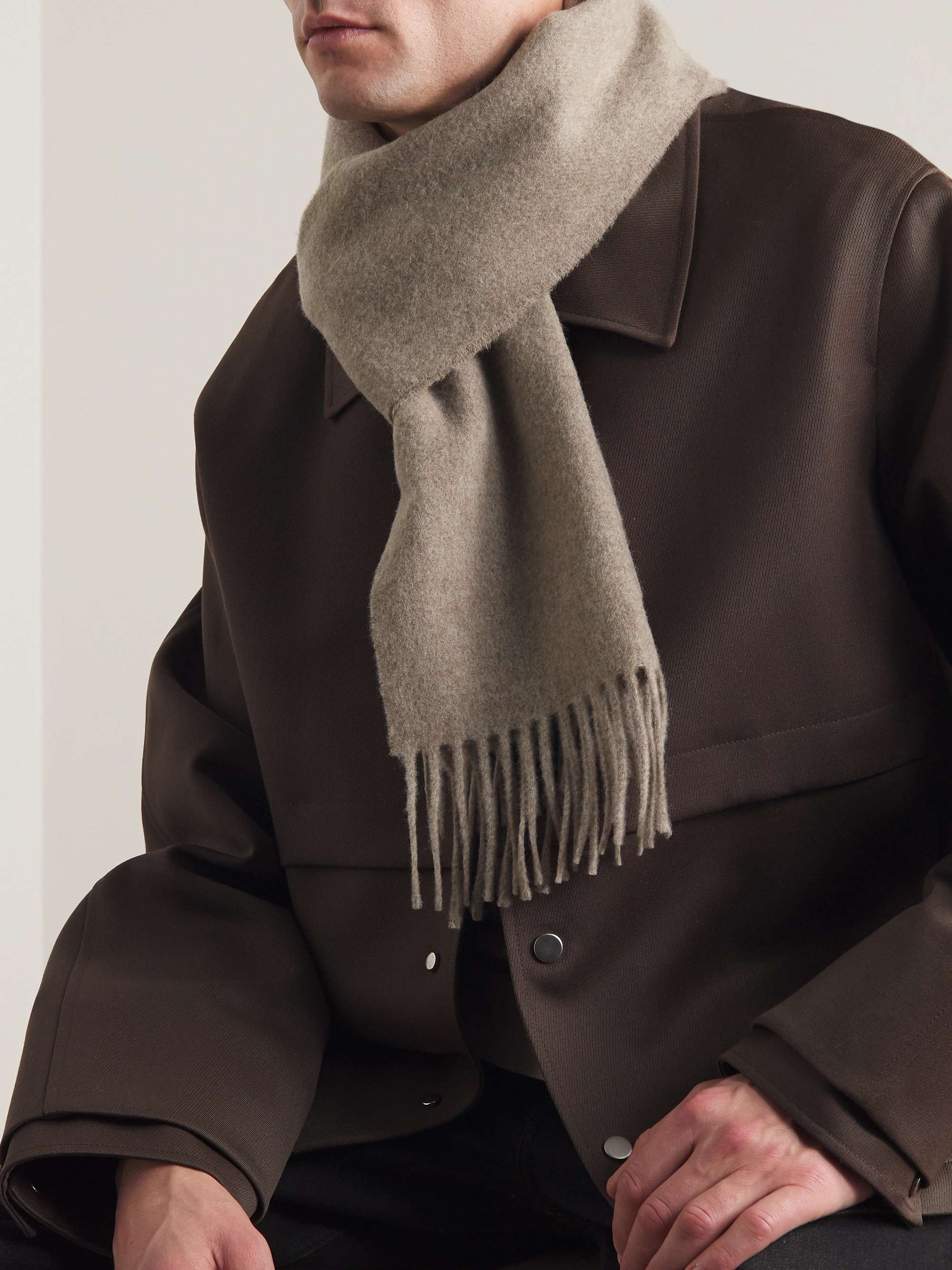 MR P. Fringed Wool Scarf