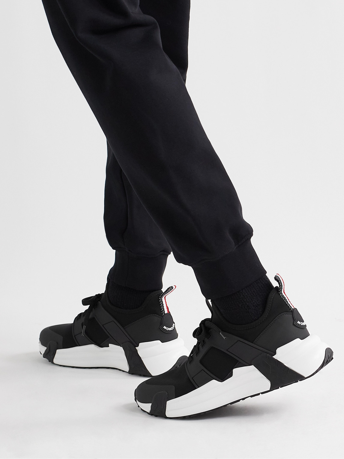Moncler Lunarove Stretch-design Sneakers In Black