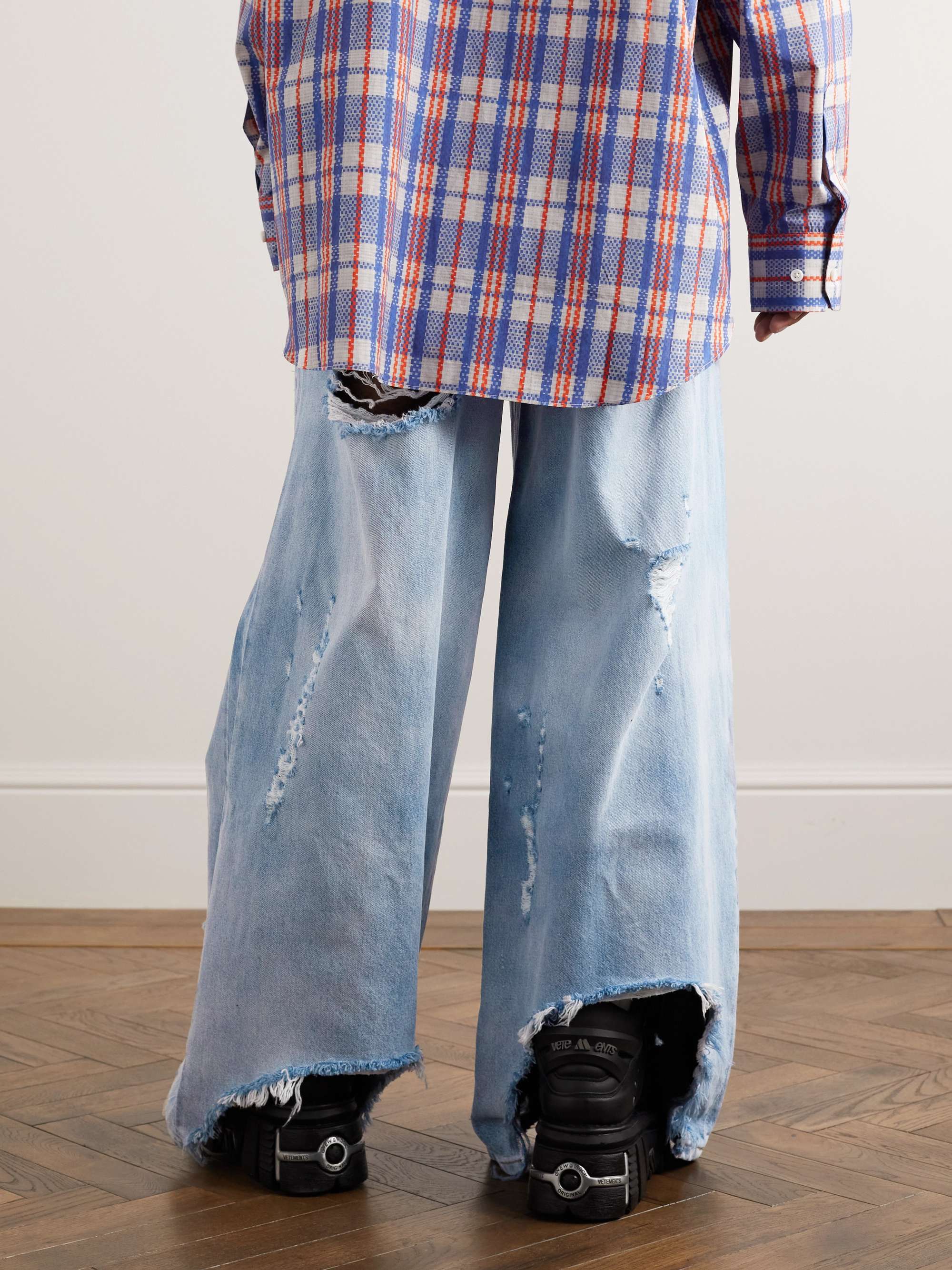 VETEMENTS Wide-Leg Distressed Jeans
