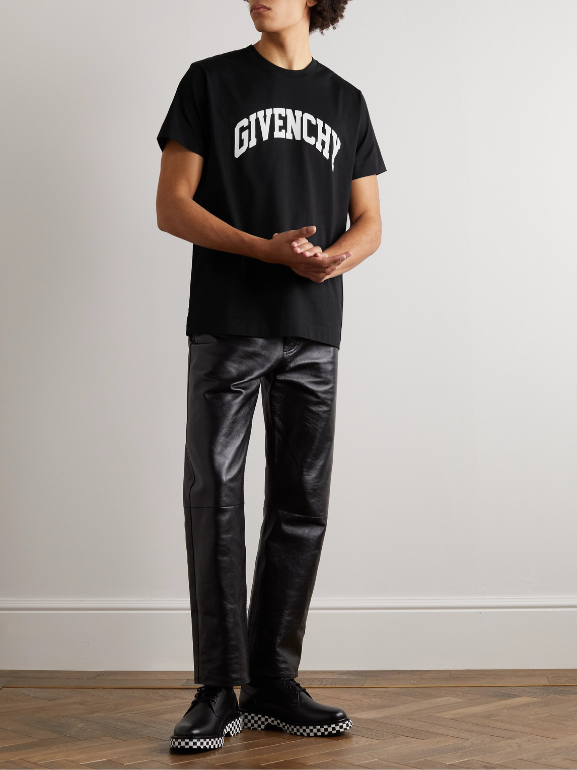 Givenchy Classic Fit Cotton Logo Graphic Tee In Black | ModeSens