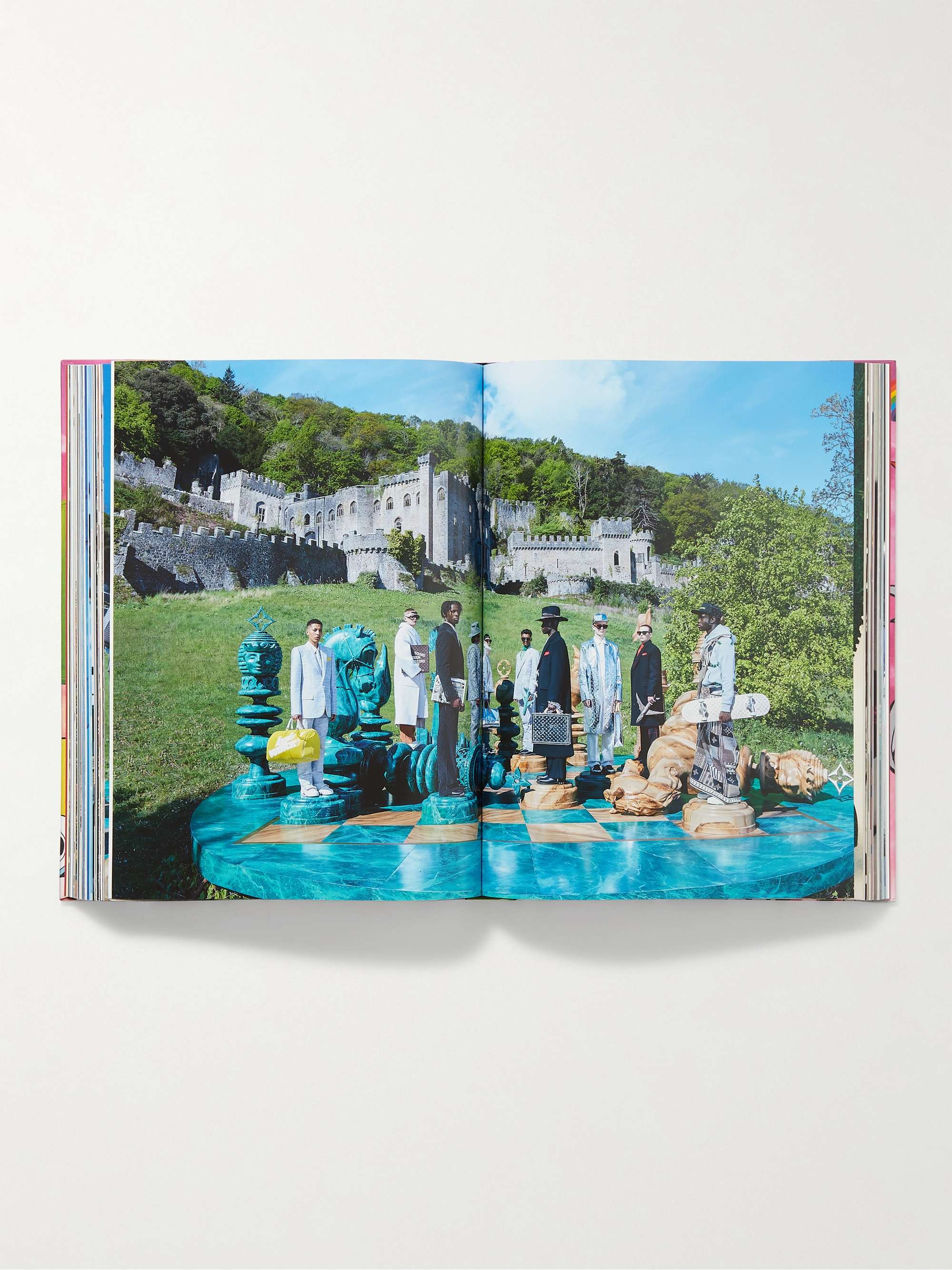 Louis Vuitton Virgil Abloh, English Version - Art of Living - Books and  Stationery