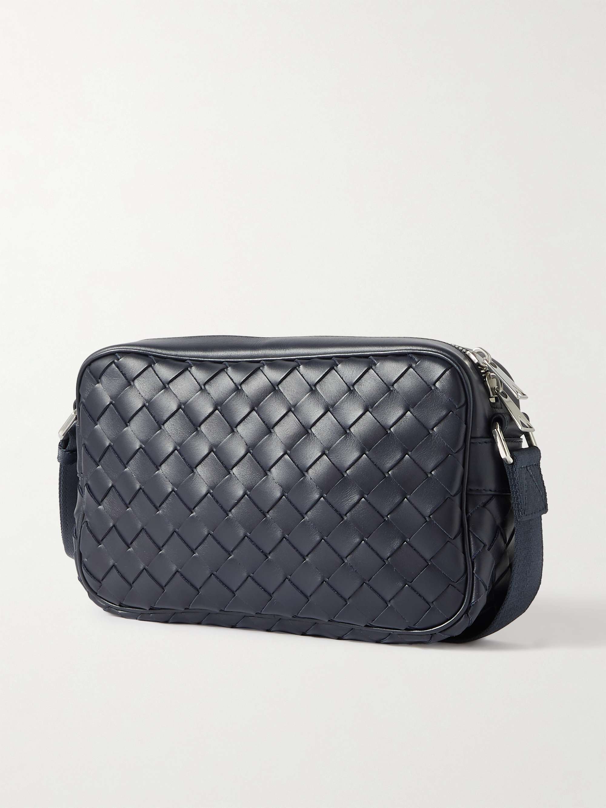 BOTTEGA VENETA حقيبة ماسنجر من الجلد بحبكة إنترشياتو