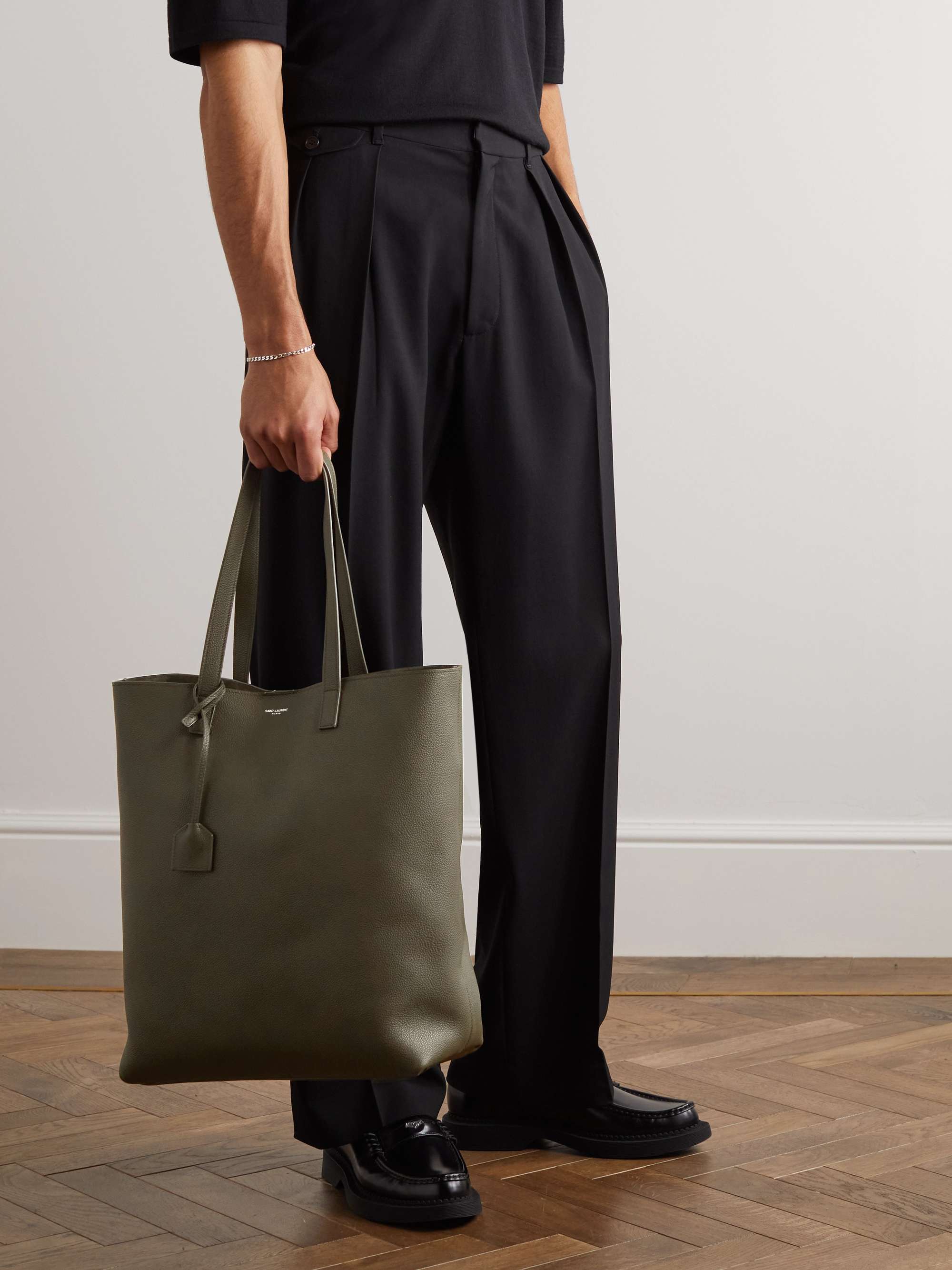 Bold East/West shopping bag in grained leather